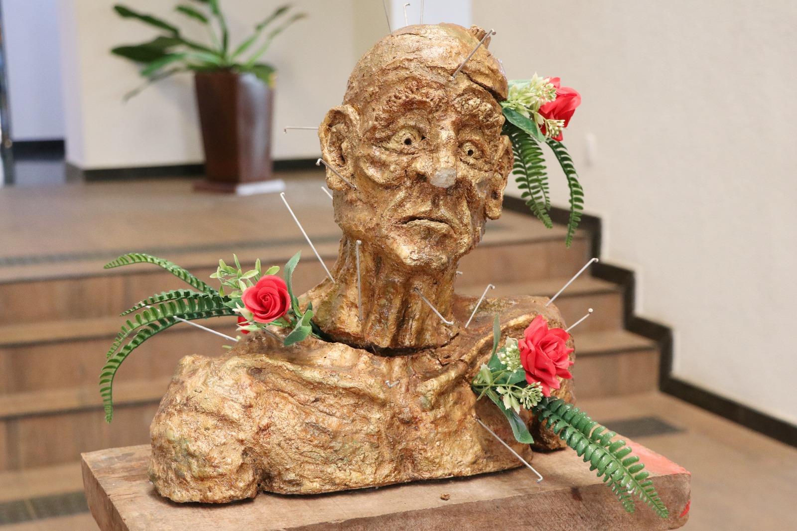 Exposi&ccedil;&atilde;o &ldquo;Do Lixo ao L&oacute;tus&rdquo; apresenta 20 anos de Produ&ccedil;&atilde;o Art&iacute;stica de Bruno Jankowisk no Centro Cultural Prefeito Jesus Adib Abi Chedid (4)