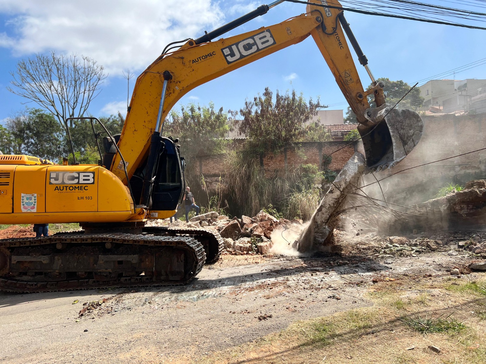 Ponte da Rua 19 de Abril &eacute; demolida em a&ccedil;&atilde;o do programa &ldquo;De Olho na Chuva&rdquo; (4)