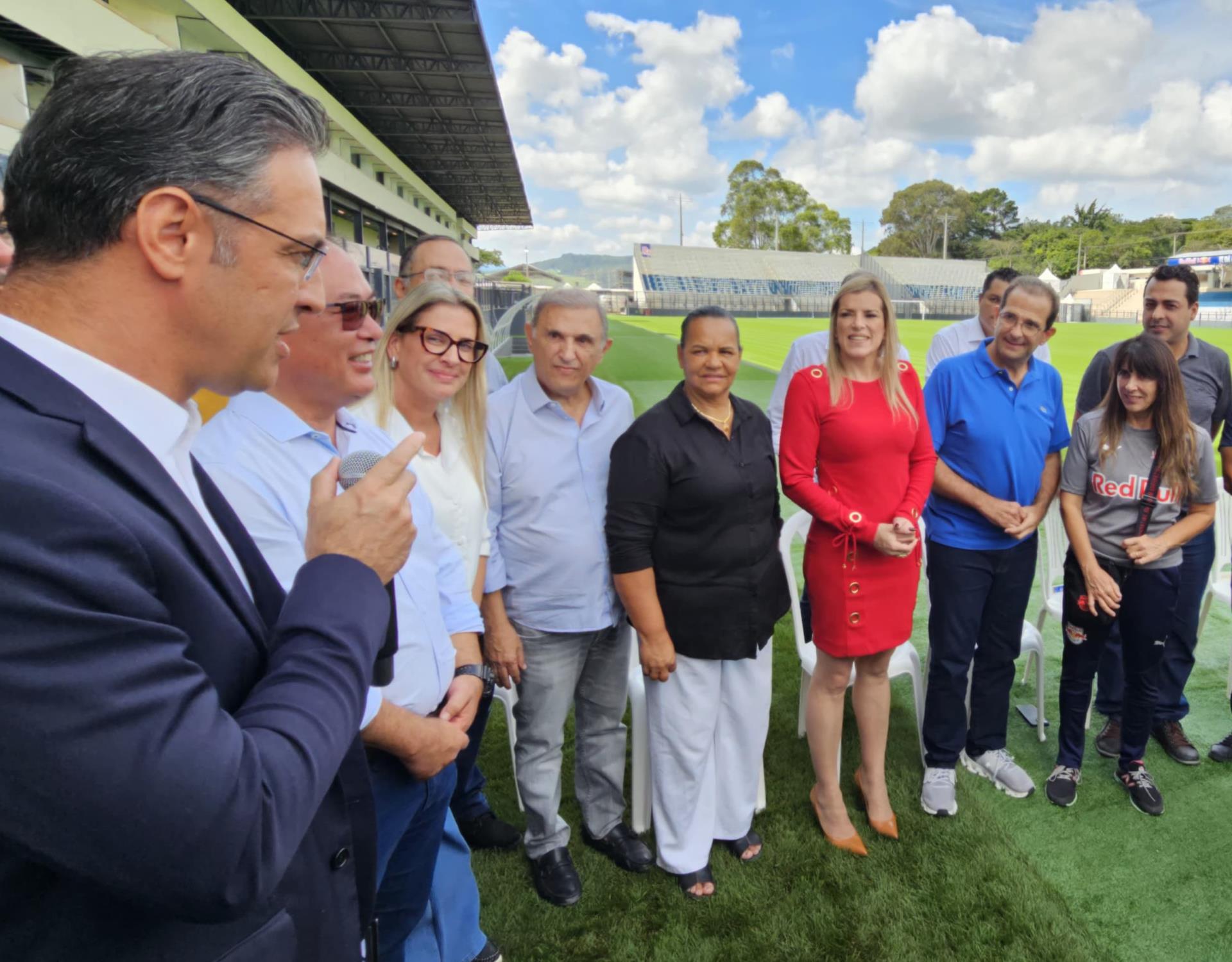 Prefeitura entrega habite-se do Est&aacute;dio C&iacute;cero de Souza Marques ao Red Bull Bragantino (5)