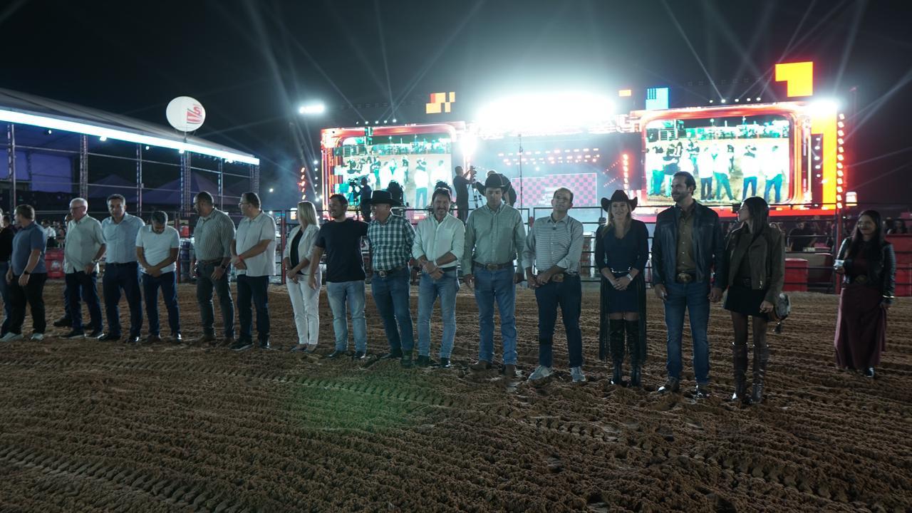 59&ordf; Expoagro e 32&ordf; Festa do Pe&atilde;o de Boiadeiro come&ccedil;a com arena lotada e grandes shows (2)