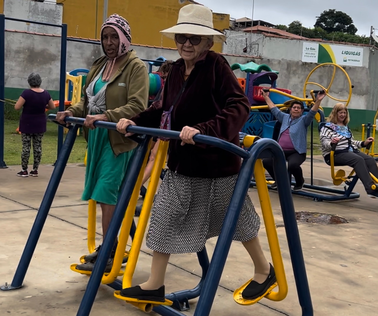 Popula&ccedil;&atilde;o aprova atividades orientadas por educadores f&iacute;sicos nas academias ao ar livre (4)