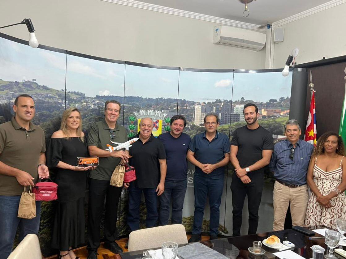 Reuni&atilde;o com Joaquim Constantino, acionista do Grupo Comporte, discute investimentos nos setores rodovi&aacute;rio e a&eacute;reo para a regi&atilde;o de Bragan&ccedil;a Paulista