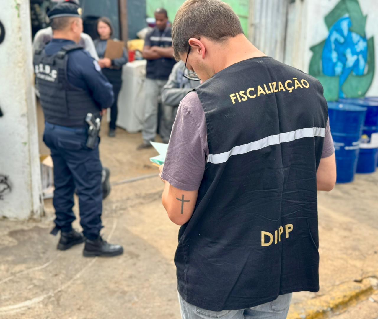 Operação Falcão Negro fiscaliza estabelecimentos de reciclagem e combate crimes de receptação em Bragança Paulista (5)