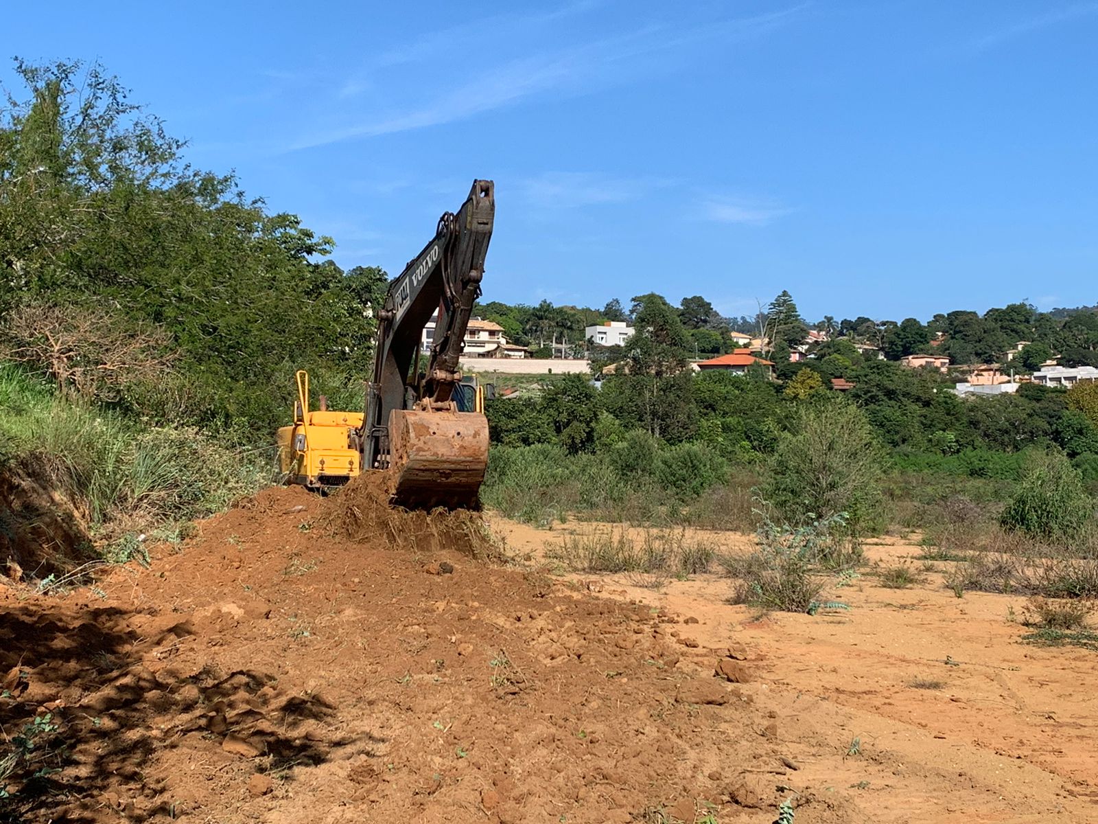 11.05.2023 Lago do Orfeu Trabalhos de recuperação da barragem estão sendo executados (5)