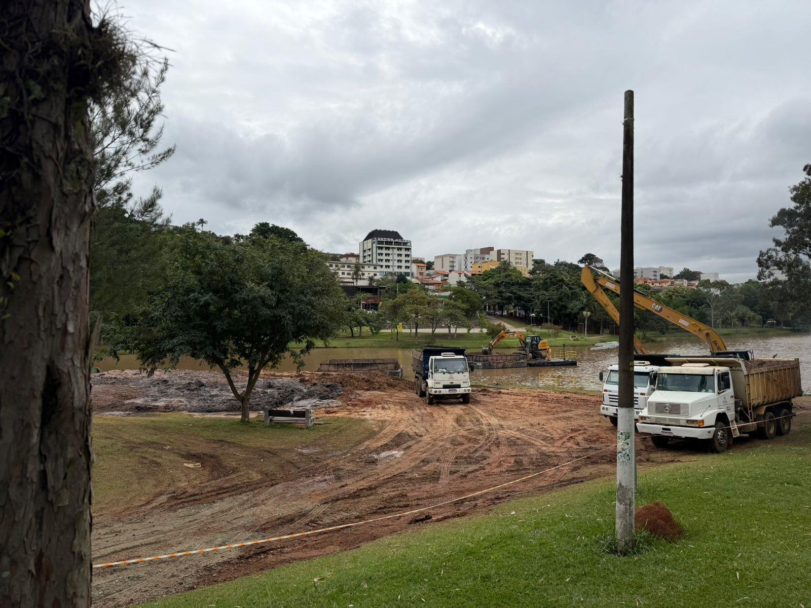 Lago do Tabo&atilde;o j&aacute; teve mais de 1.700 metros c&uacute;bicos de sedimentos retirados Foto 06