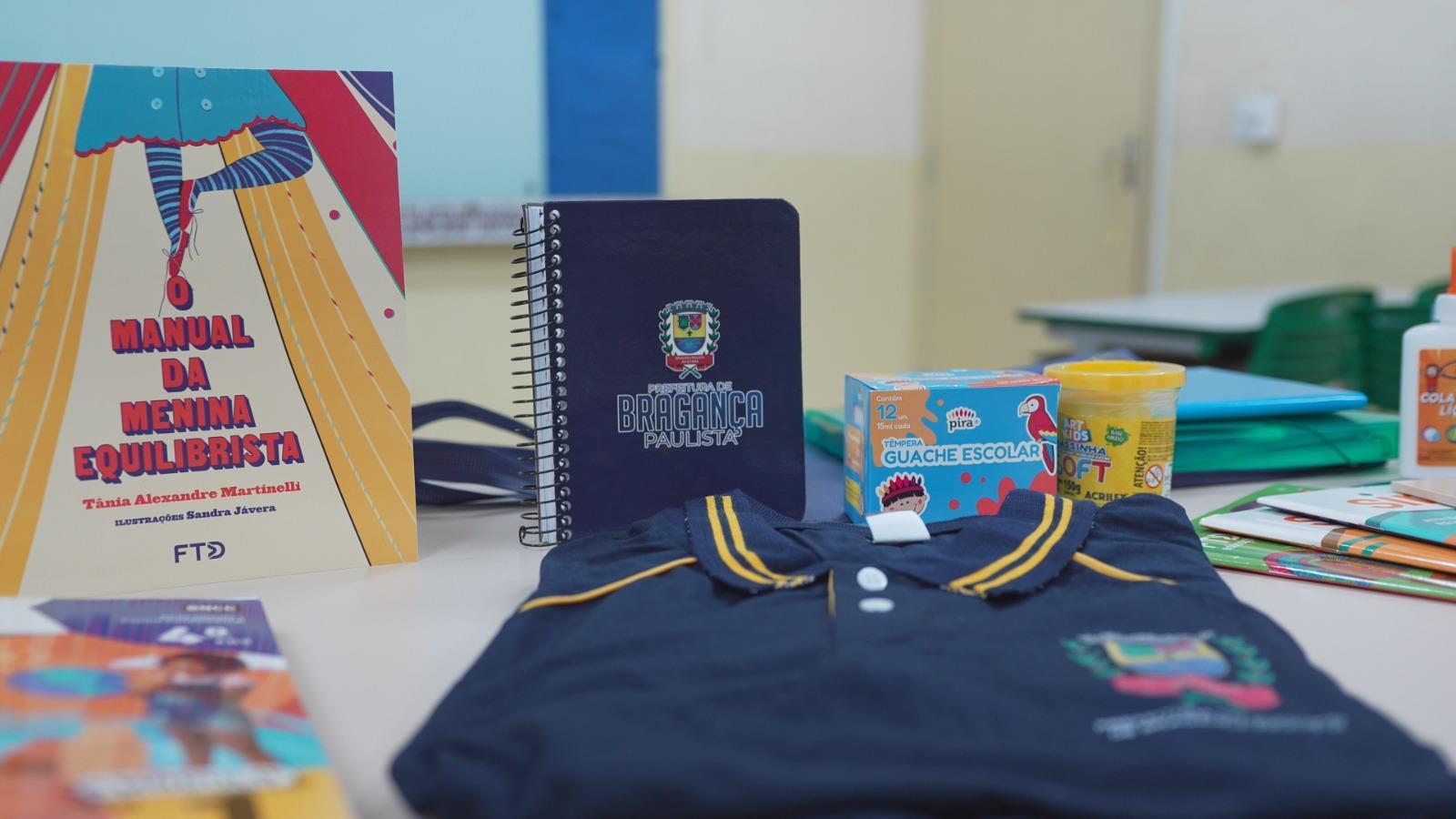 Ano letivo na rede municipal tem in&iacute;cio com entrega in&eacute;dita de kits completos aos estudantes Foto 05