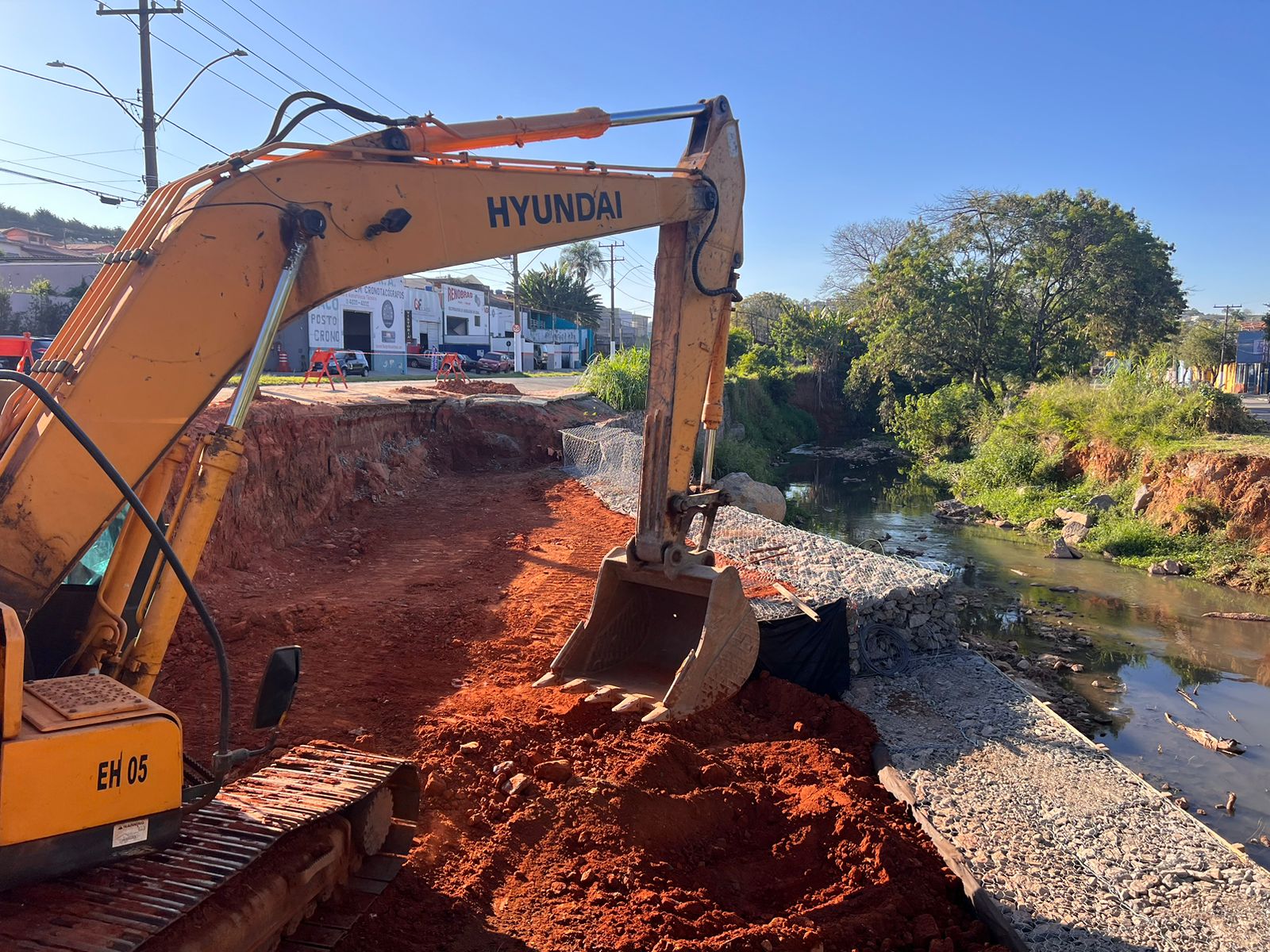 Obras do muro de gabi&atilde;o na Avenida dos Imigrantes chegam a 70% de conclus&atilde;o em Bragan&ccedil;a Paulista (3)