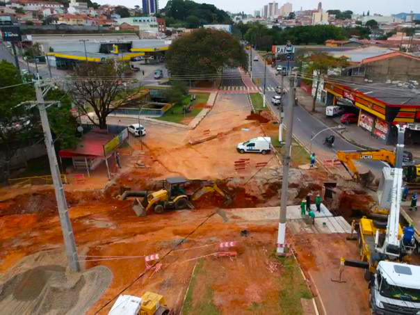 Combate &agrave;s enchentes_Cerca de 100 aduelas j&aacute; foram implantadas na Avenida dos Imigrantes (11)