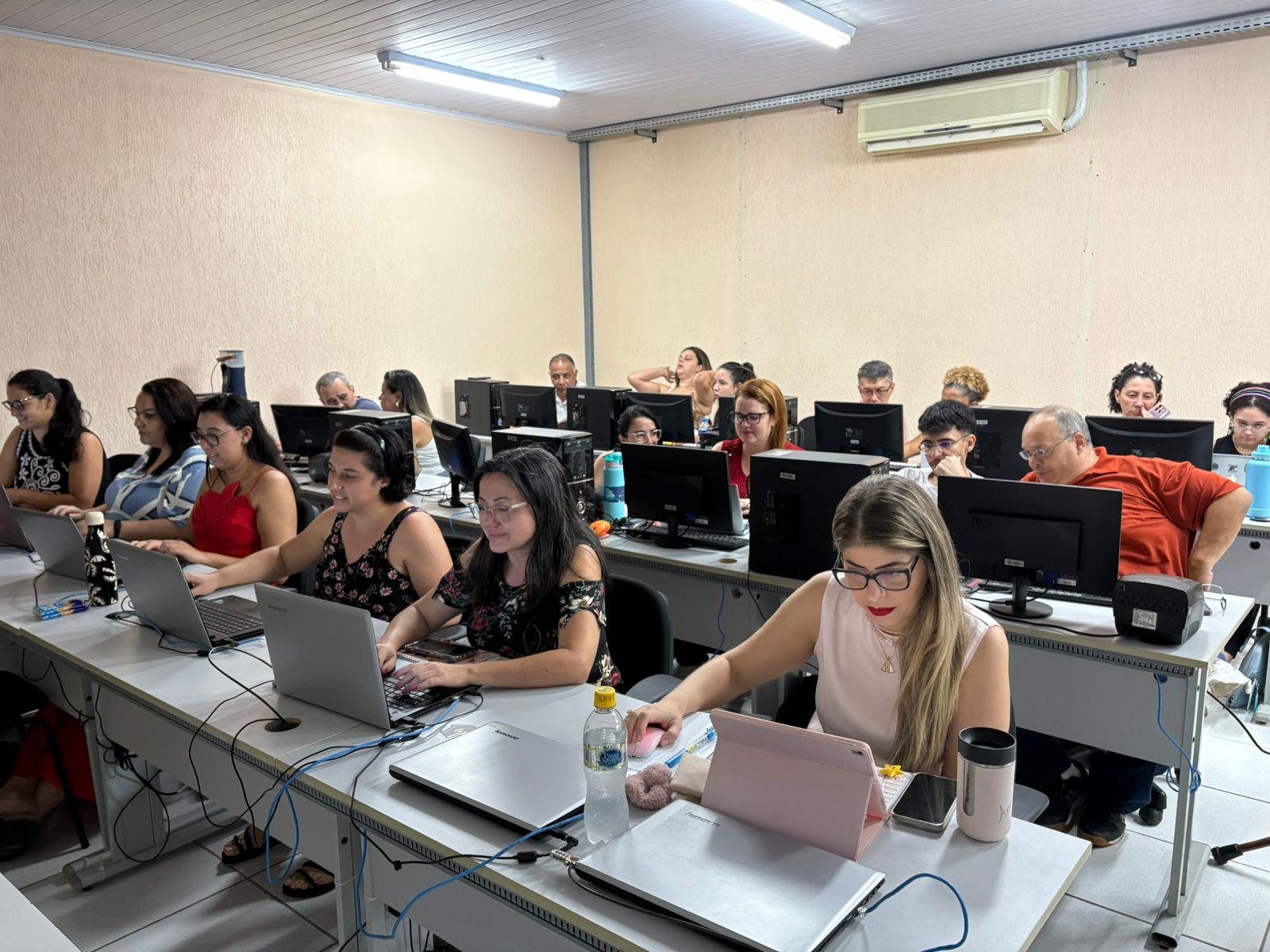 Intelig&ecirc;ncia artificial e nova lei de licita&ccedil;&otilde;es s&atilde;o temas de capacita&ccedil;&atilde;o aos servidores municipais (5)