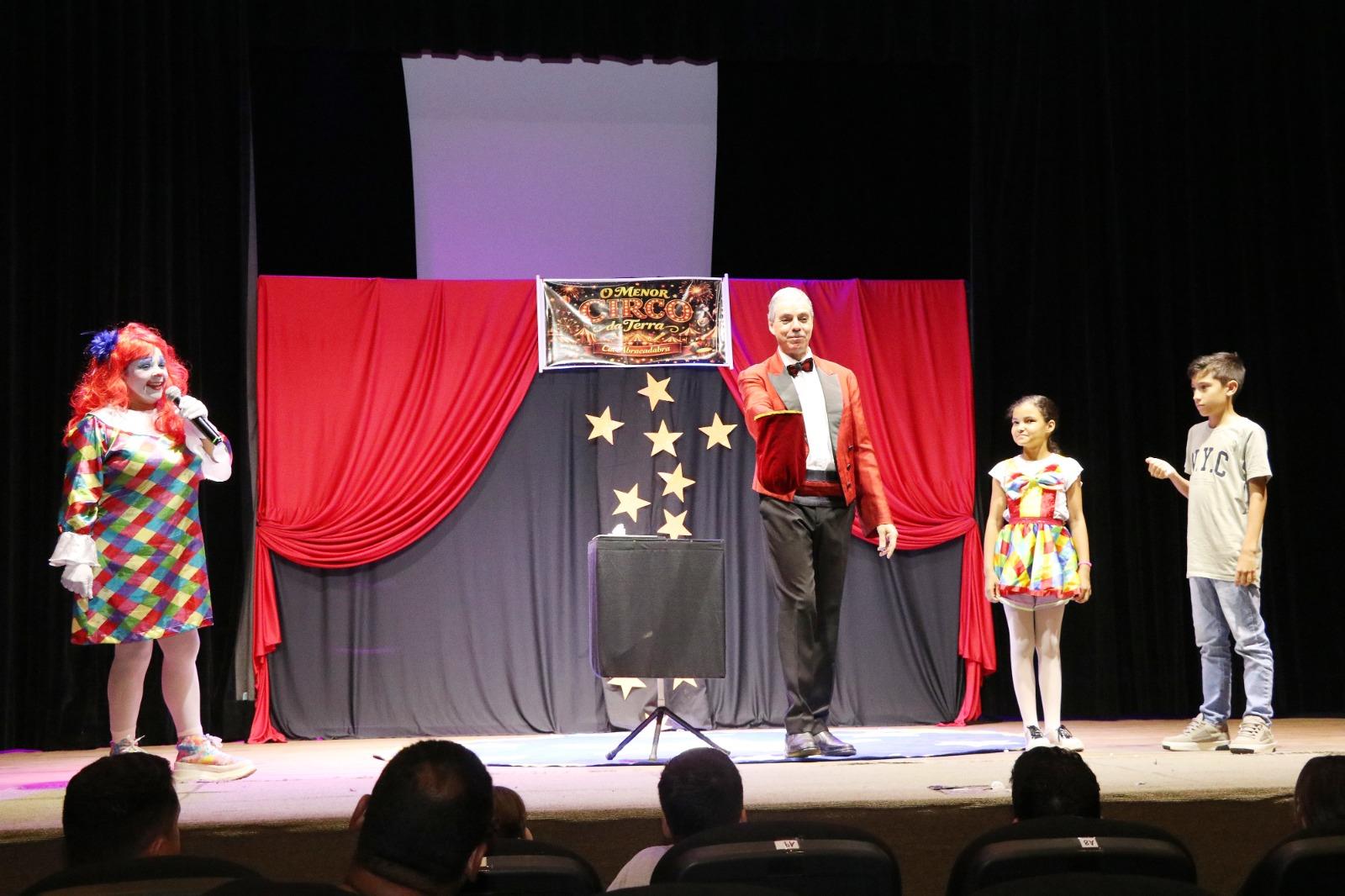 Magia e Afeto &ldquo;O Menor Circo da Terra&rdquo; encanta fam&iacute;lias no Teatro Carlos Gomes (6)