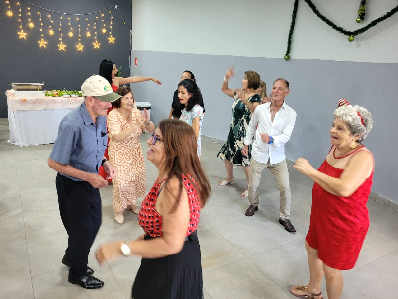 Semads realiza almo&ccedil;o de confraterniza&ccedil;&atilde;o para idosos cadastrados no CCI