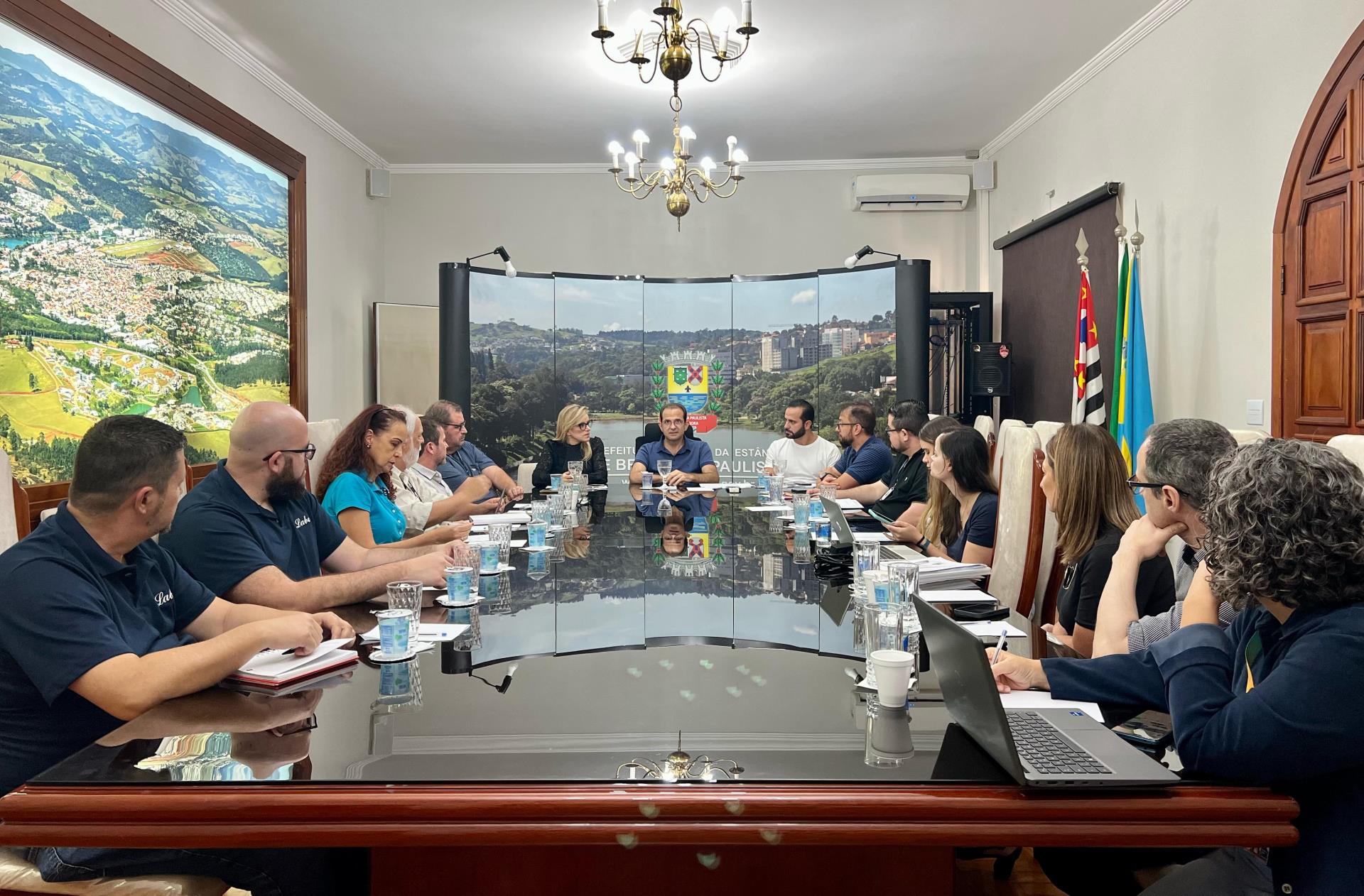 Carreta da CDHU chega a Bragança Paulista para facilitar atendimento a mutuários (6)