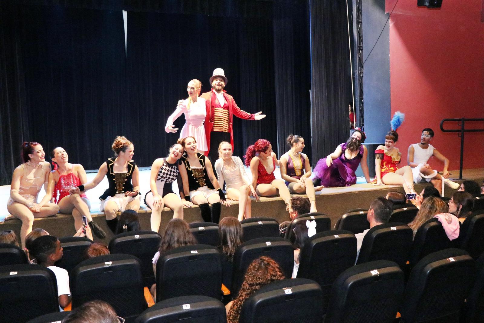 Magia circense lota o Teatro Carlos Gomes em celebra&ccedil;&atilde;o ao M&ecirc;s do Circo (7)