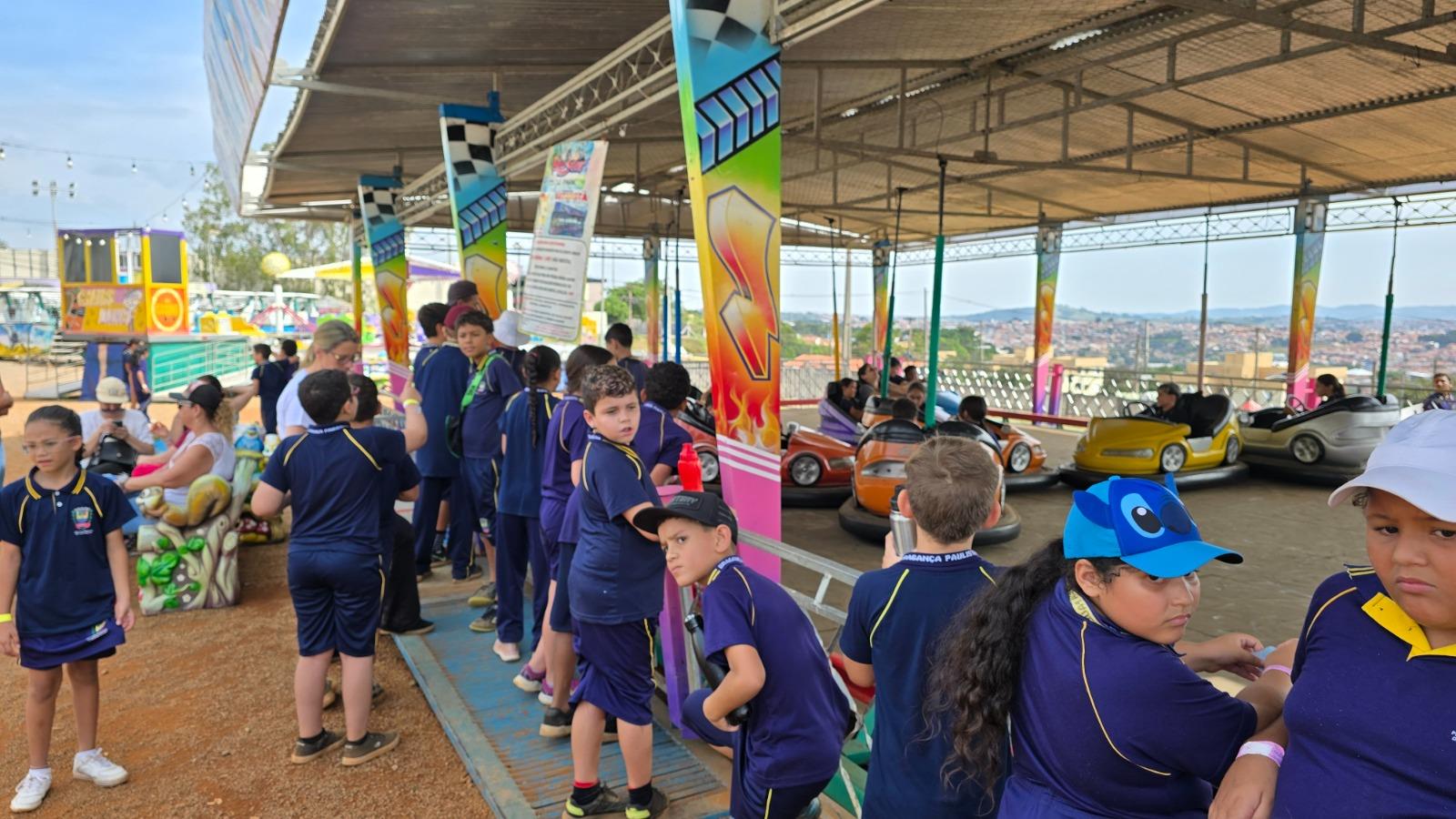 Educa&ccedil;&atilde;o e divers&atilde;o marcam visita de estudantes ao recinto da 59&ordf; Expoagro e 32&ordf; Festa do Pe&atilde;o (5)