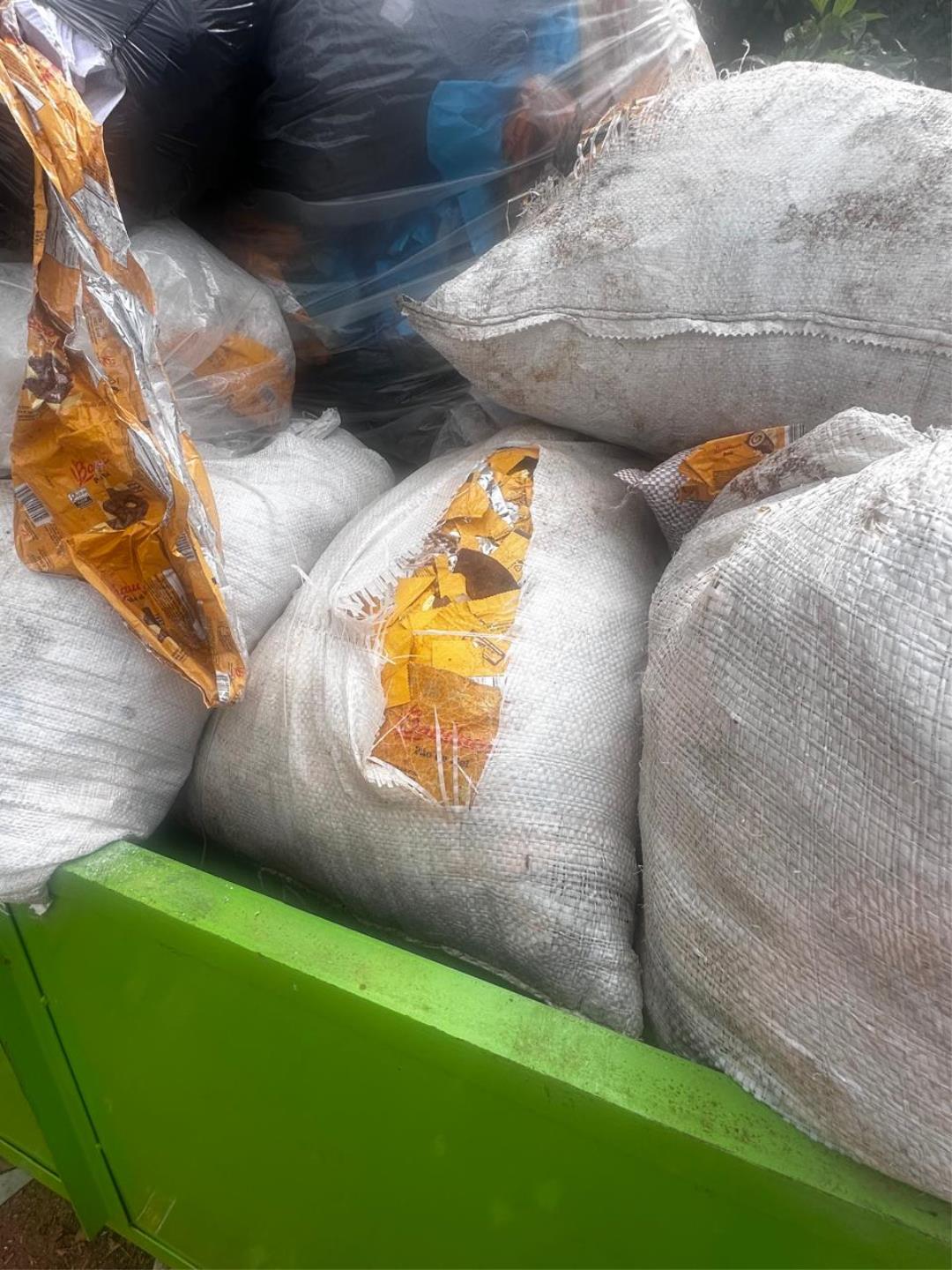 Investiga&ccedil;&atilde;o da Secretaria Municipal do Meio Ambiente autua f&aacute;brica de ra&ccedil;&atilde;o Foto 5