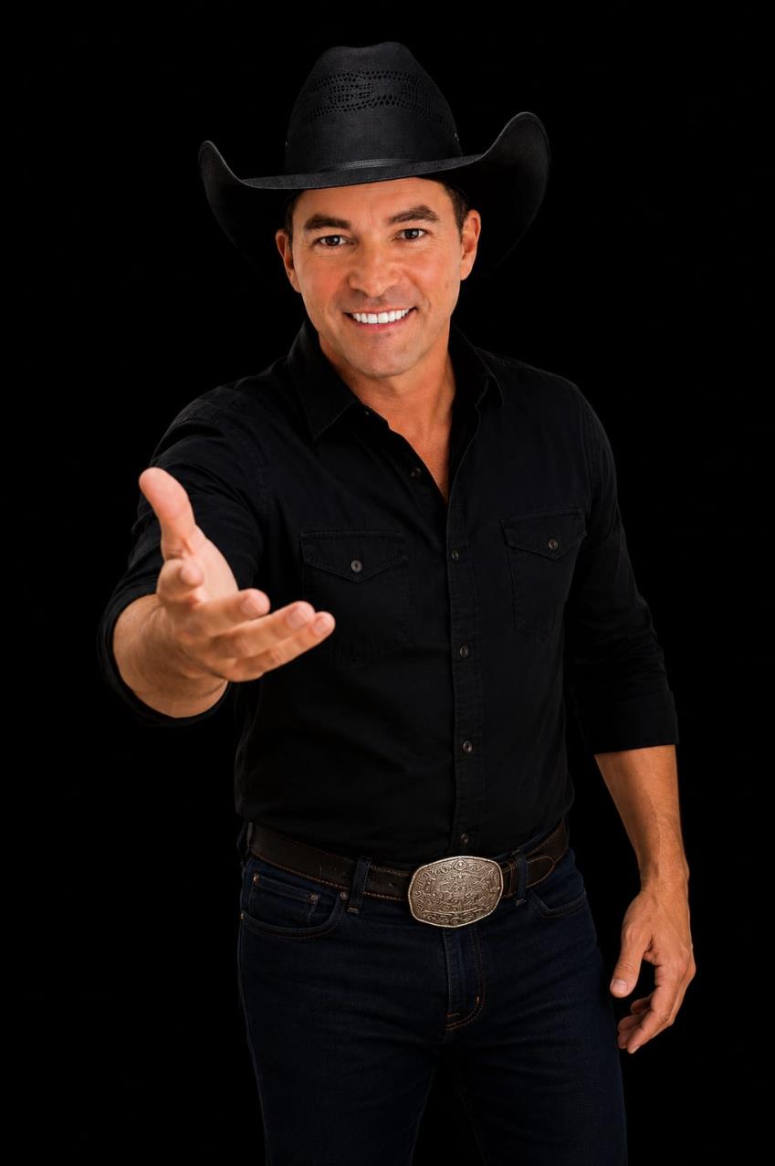 Feira Noturna ter&aacute; show de Marcelo Cowboy e participa&ccedil;&atilde;o da Escola Municipal Carlos Frederico nesta quinta-feira 04