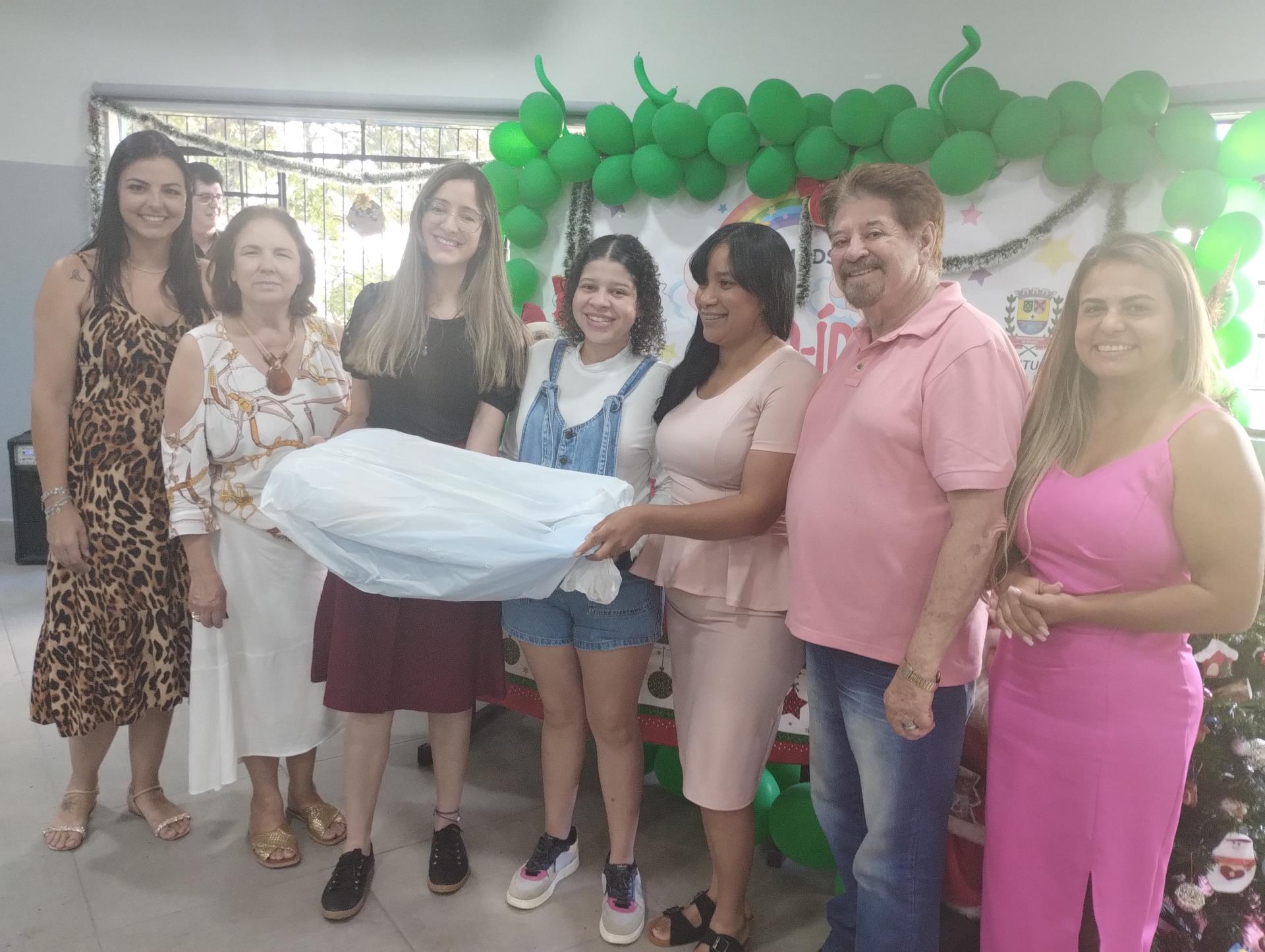Prefeitura realiza última entrega de kits do Projeto Arco-Íris em 2024 (6)