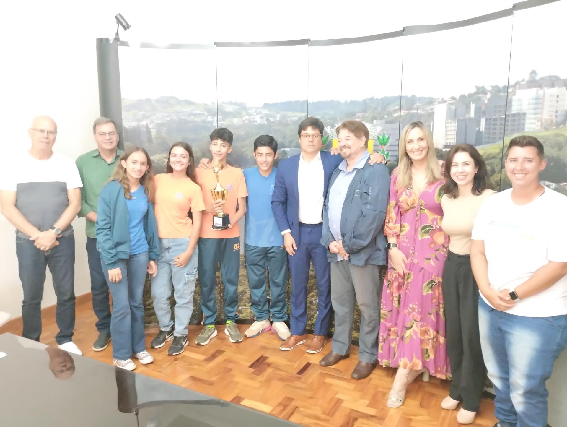 Entrega Trof&eacute;u Festival Estudantil 05