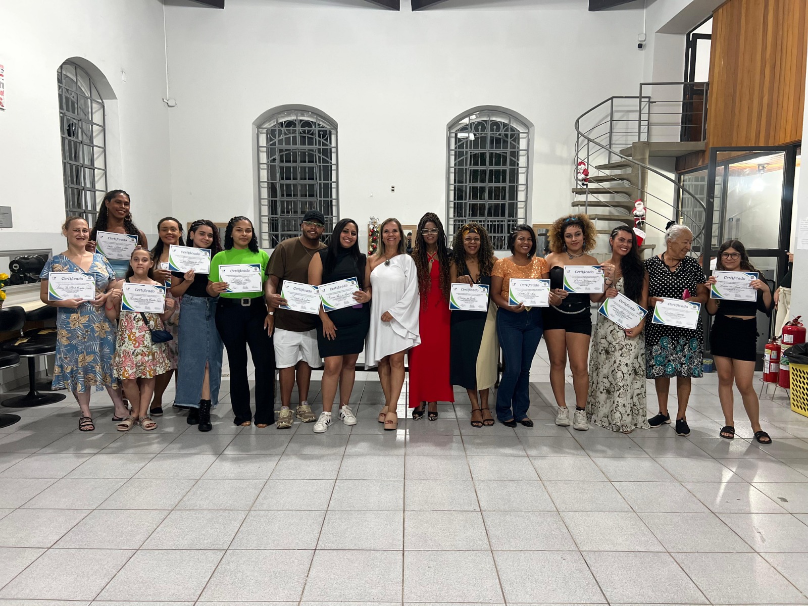 Alunos recebem diplomas dos cursos profissionalizantes oferecidos pelo Fundo Social de Bragança Paulist (6)