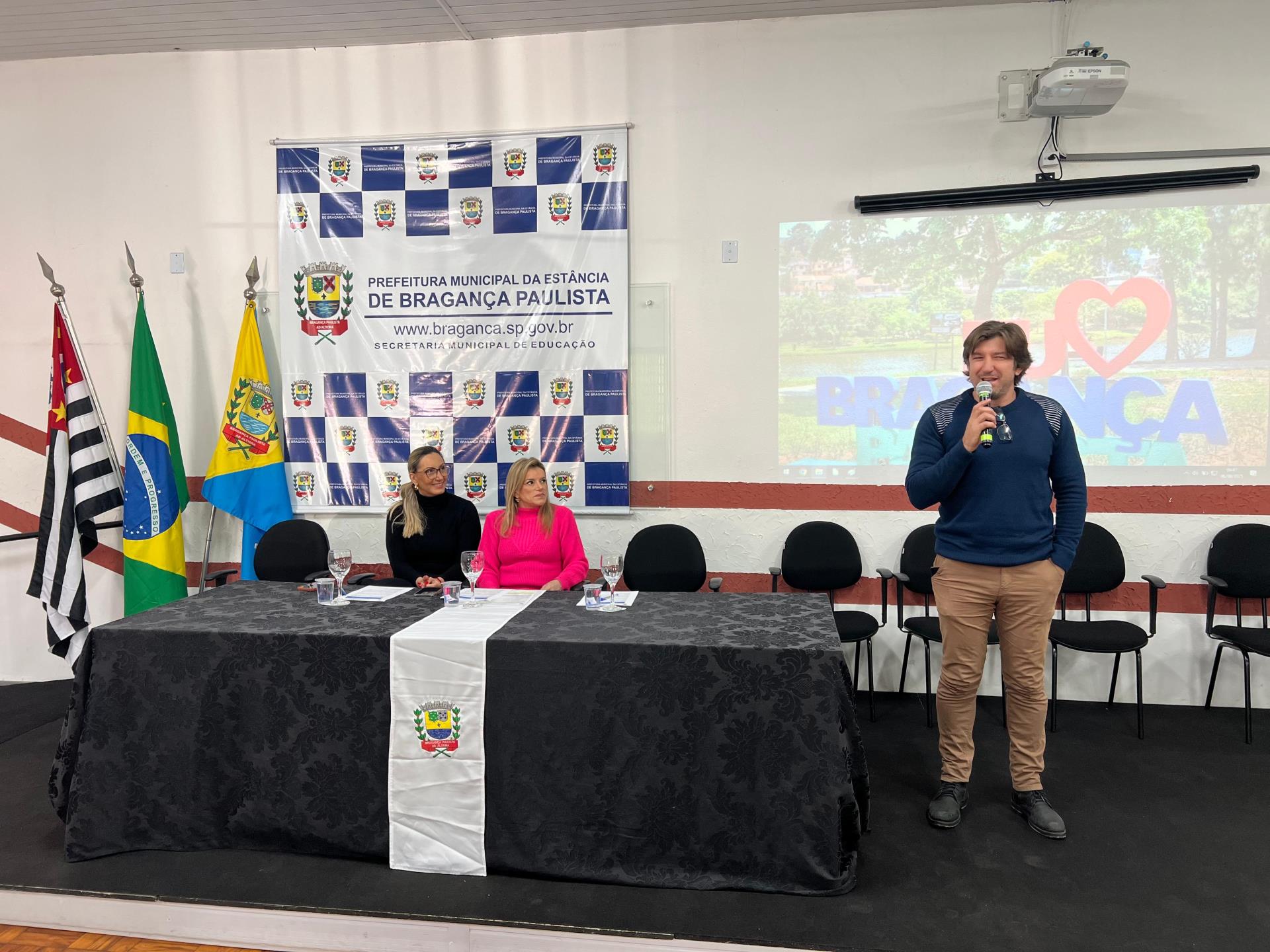 Conselho Municipal de Educa&ccedil;&atilde;o toma posse para o bi&ecirc;nio 2025-2027 em Bragan&ccedil;a Paulista