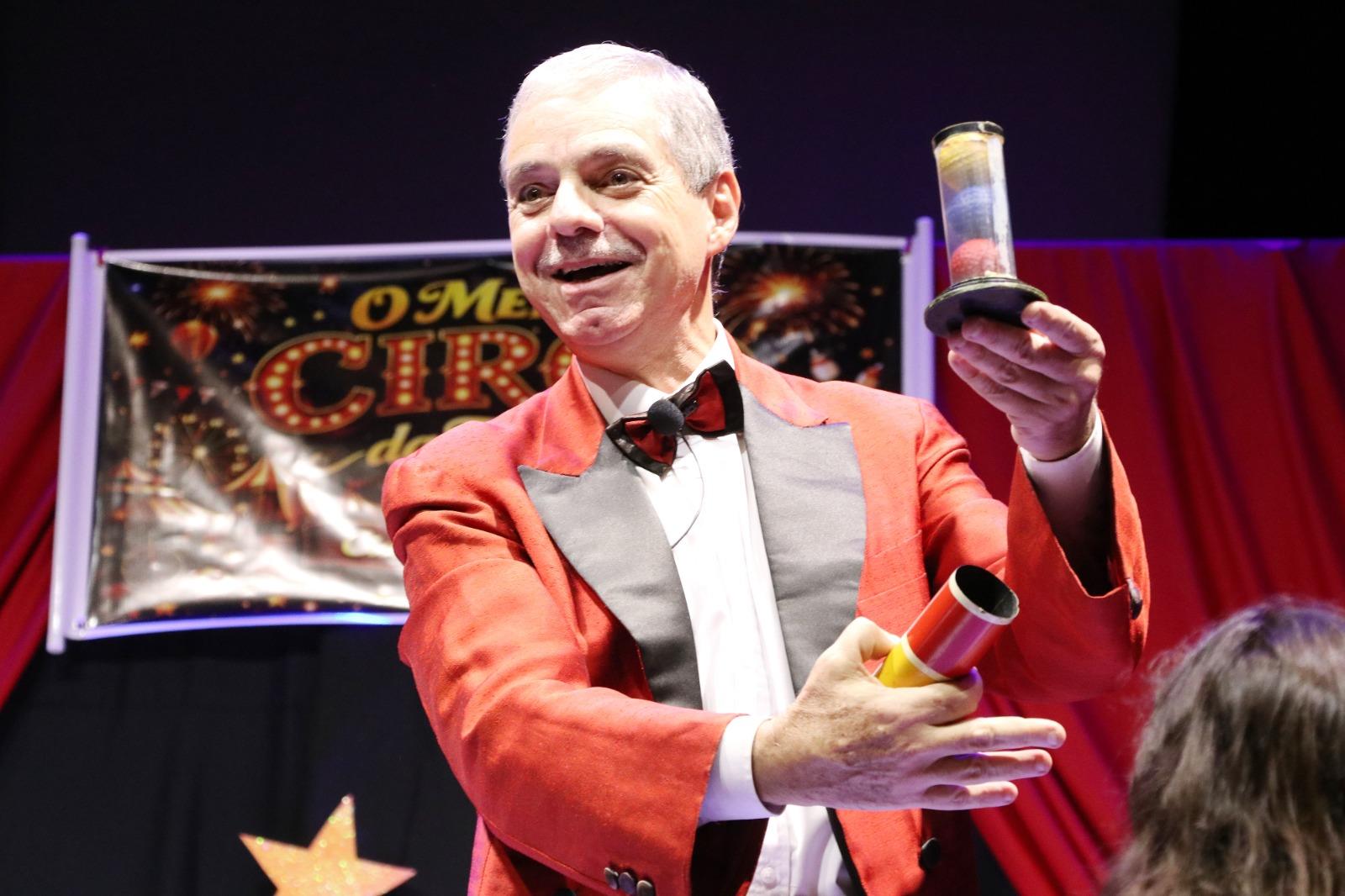 Magia e Afeto &ldquo;O Menor Circo da Terra&rdquo; encanta fam&iacute;lias no Teatro Carlos Gomes