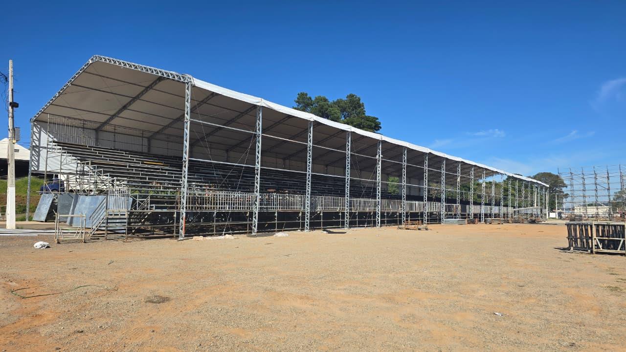 Estrutura da Expoagro e Festa do Pe&atilde;o entra na fase final de montagem Foto 06