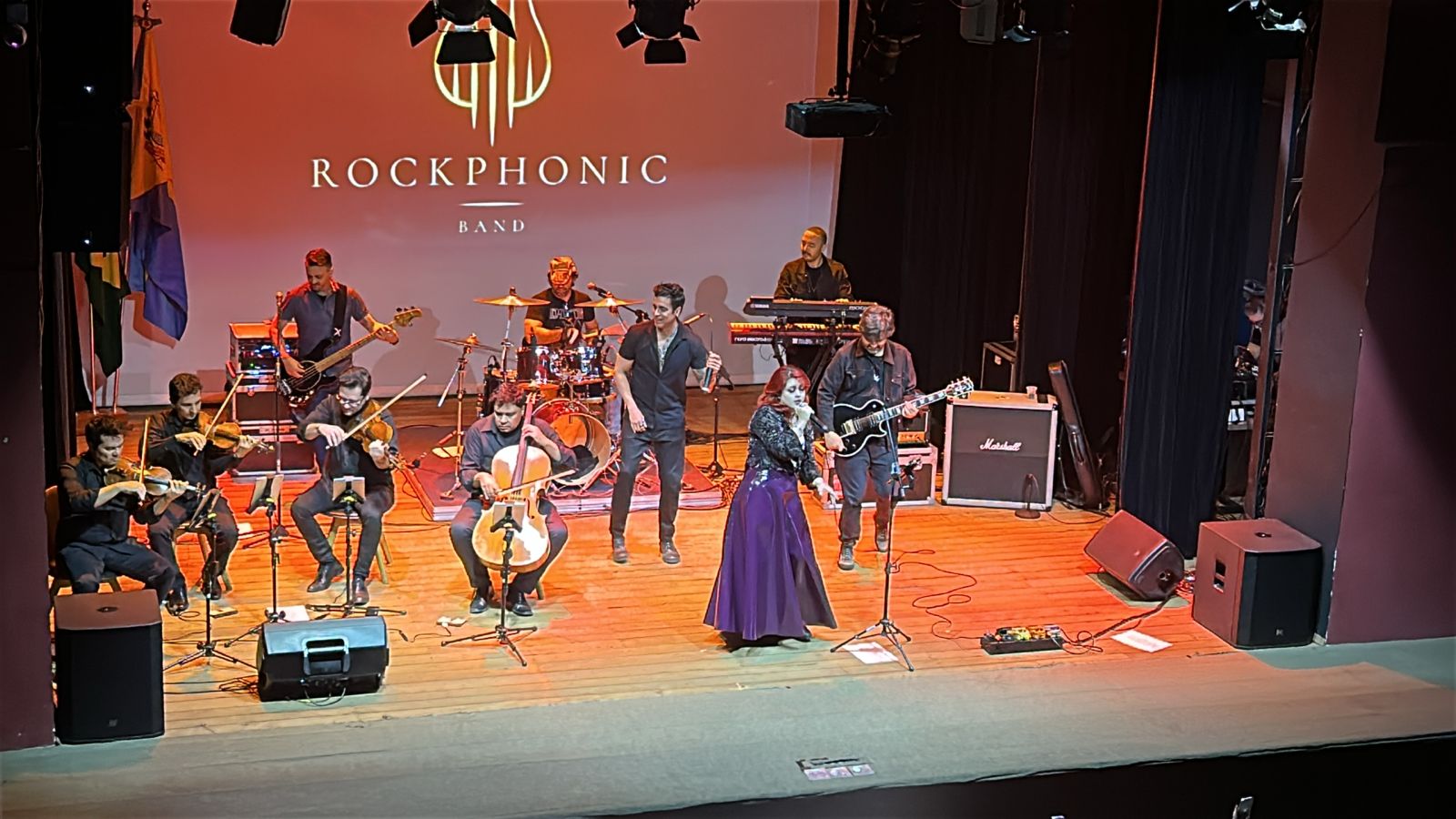 Espet&aacute;culo da Banda Rockphonic leva o p&uacute;blico aodel&iacute;rio no Festival de Inverno de Bragan&ccedil;a Paulista