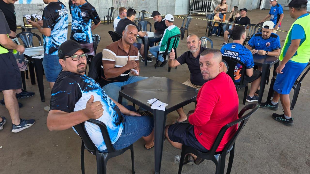 Dupla da equipe L&iacute;ngua Preta conquista o t&iacute;tulo do Torneio de Truco da Expoagro e Festa do Pe&atilde;o Boiadeiro de Bragan&ccedil;a Paulista 2026