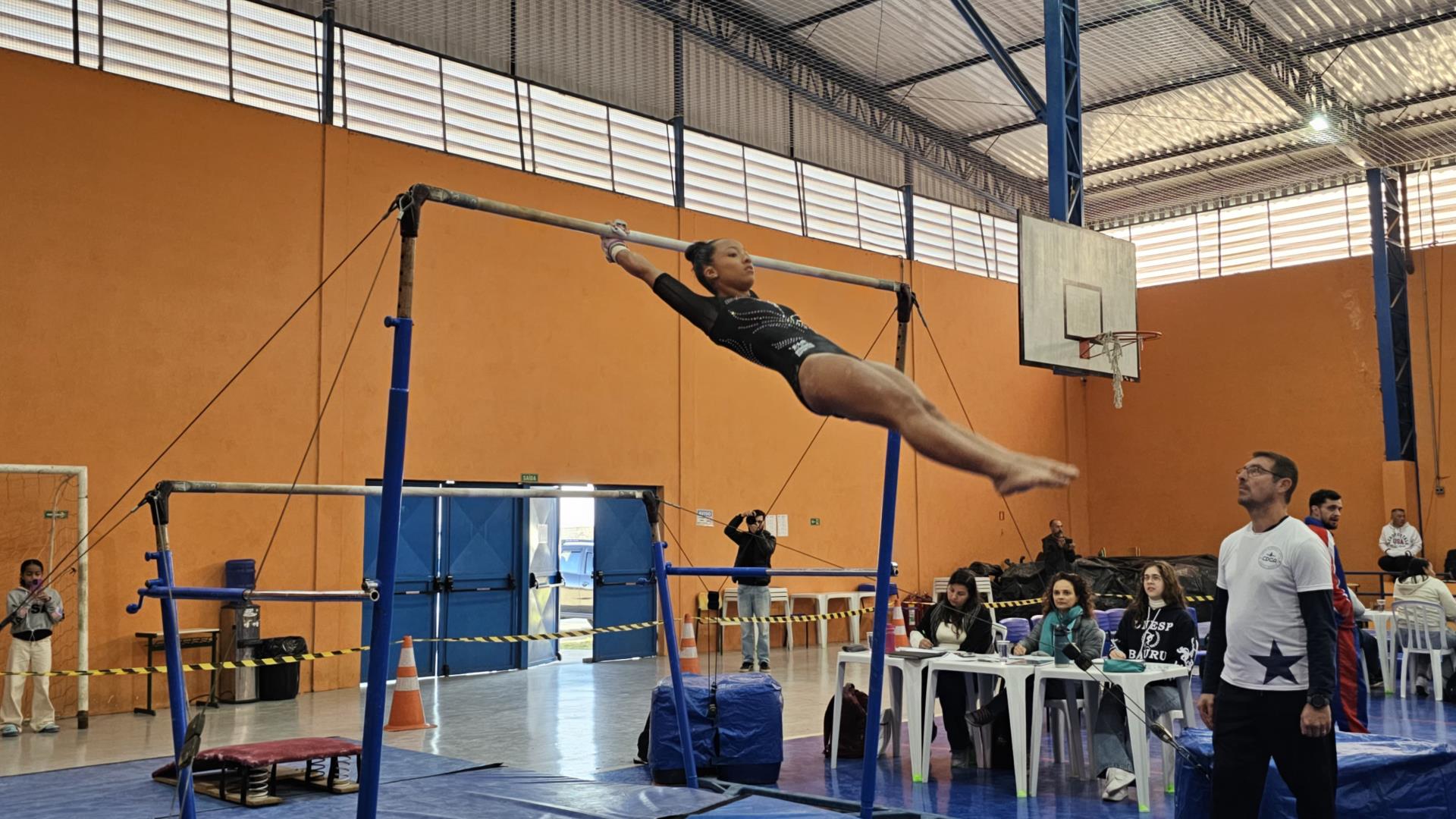 Gin&aacute;stica art&iacute;stica pentacampe&atilde; 04