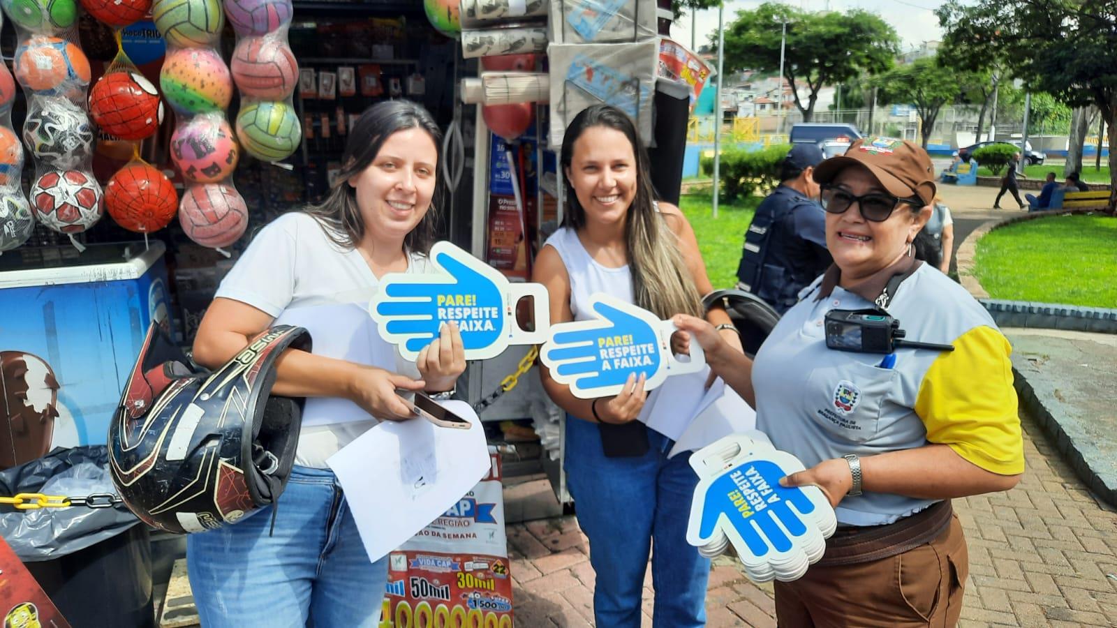 Travessia segura ganhou destaque em a&ccedil;&atilde;o que ocupou ruas e avenidas Foto 06