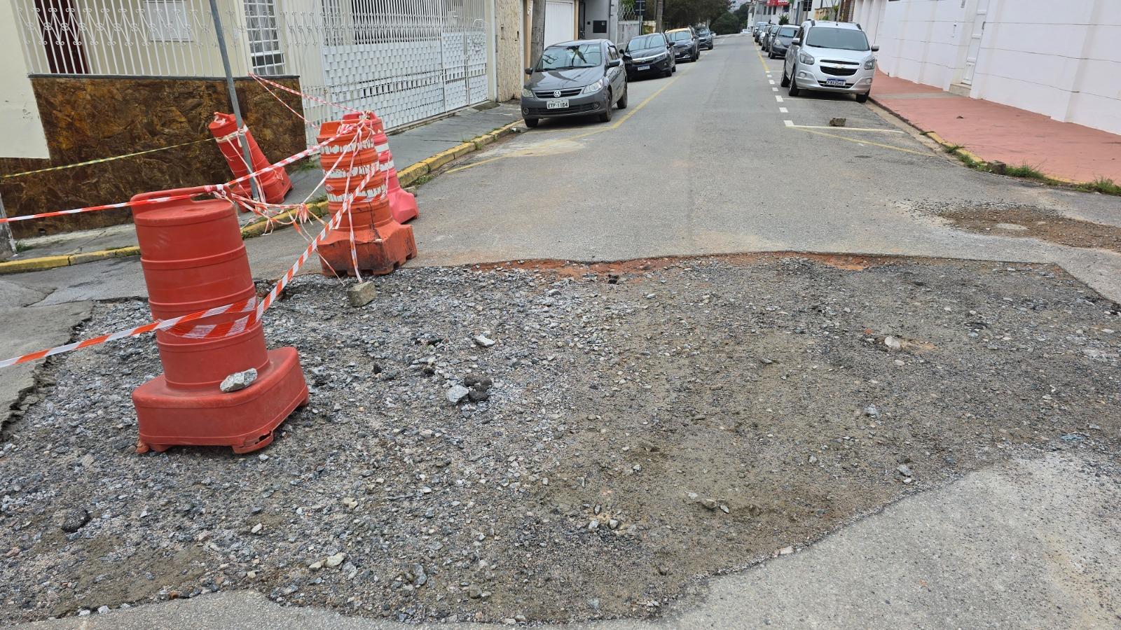 Cidade &eacute; atingida por alto volume de chuva Foto 06