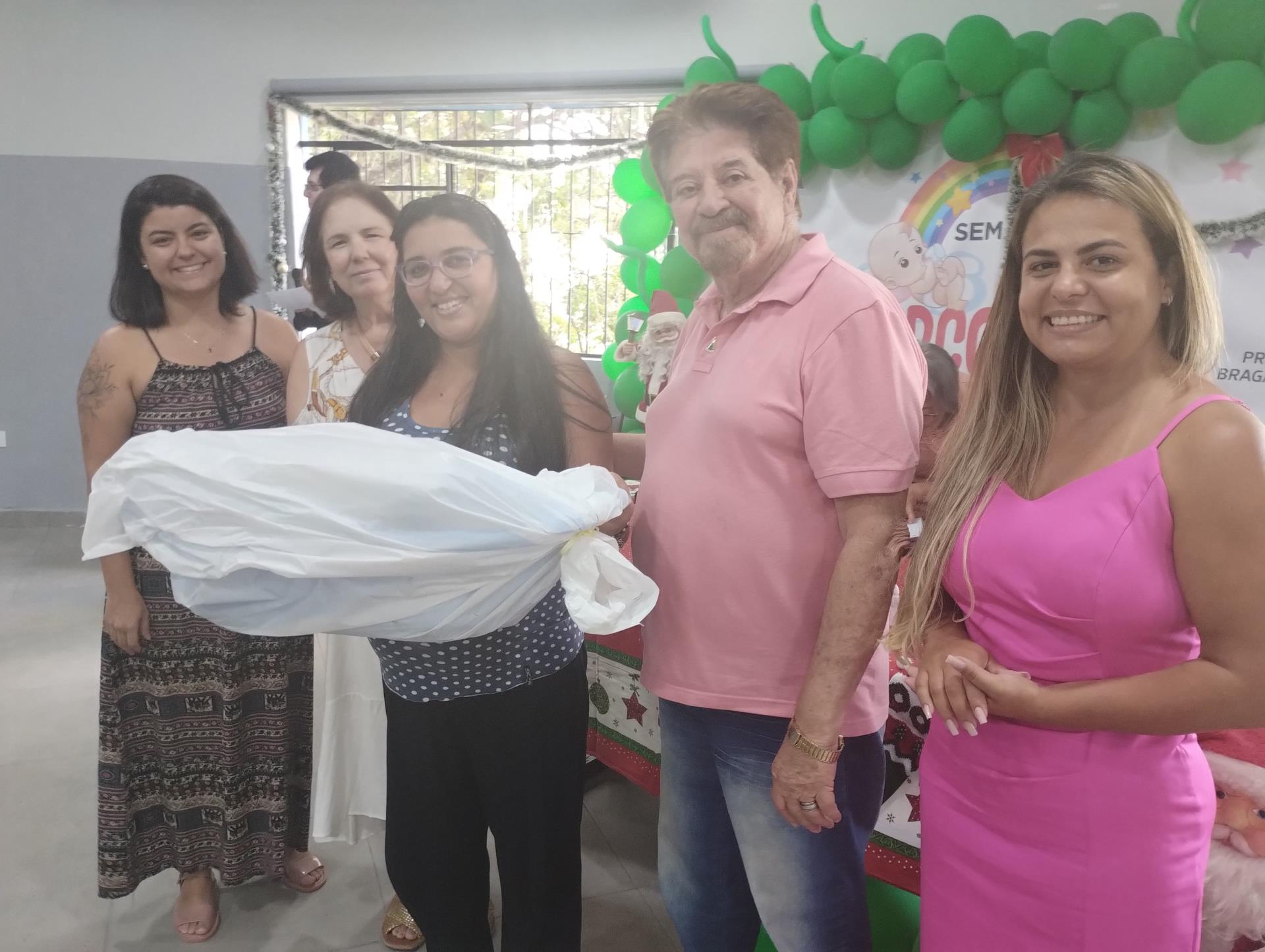 Prefeitura realiza última entrega de kits do Projeto Arco-Íris em 2024 (7)