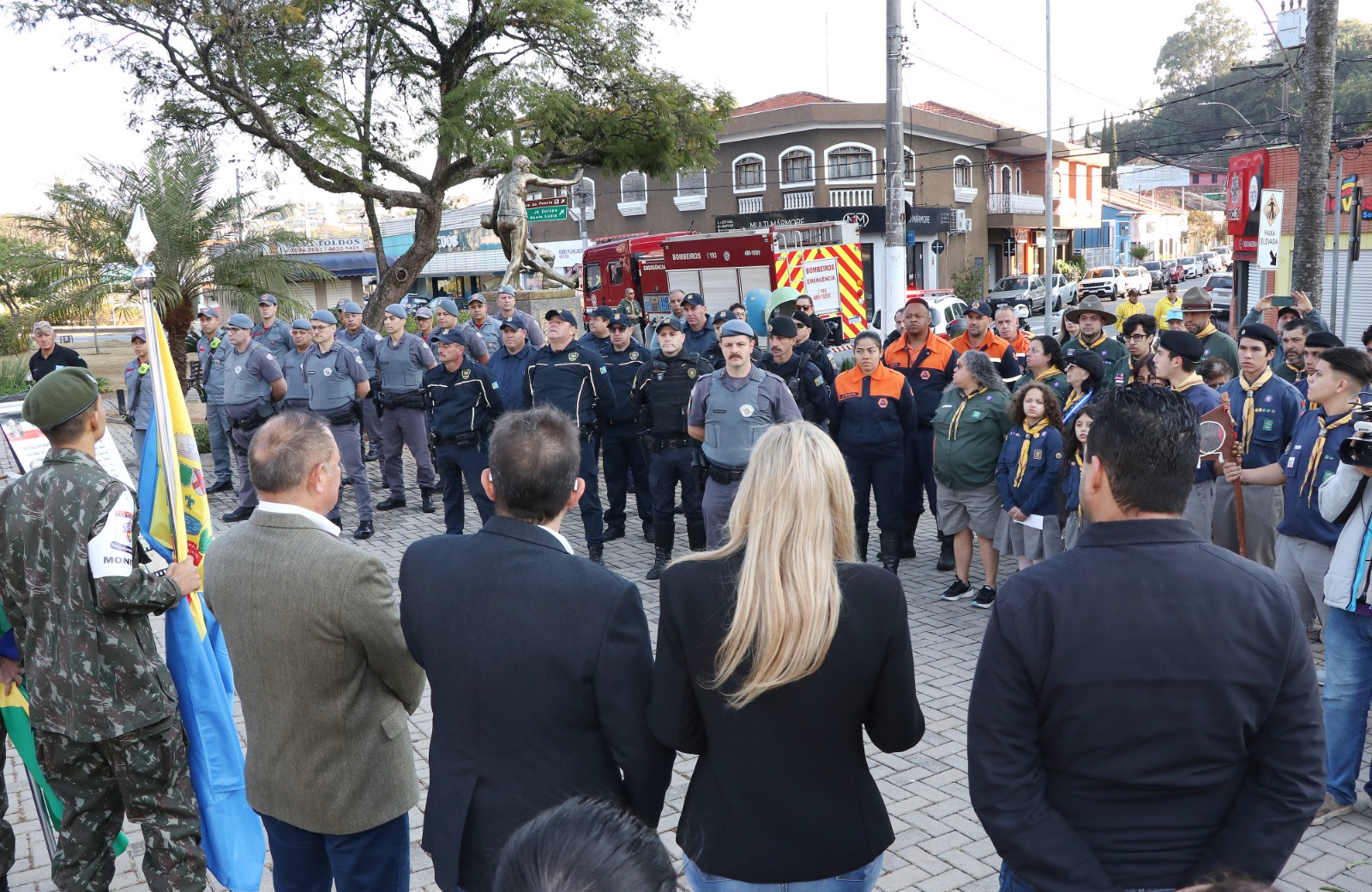 Bragan&ccedil;a Paulista comemorou o Dia do Constitucionalista com solenidade em homenagem aos her&oacute;is de
