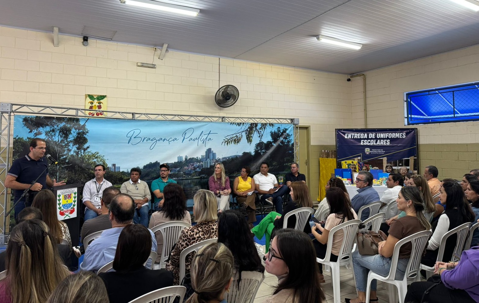 Prefeitura entrega reforma e amplia&ccedil;&atilde;o da Escola Municipal Prof&ordf; Dalva Carmignotto da Gra&ccedil;a e distribui kits e uniform (7)