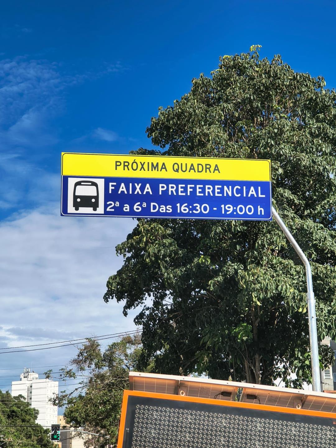 Evite multas na faixa revers&iacute;vel Foto 05