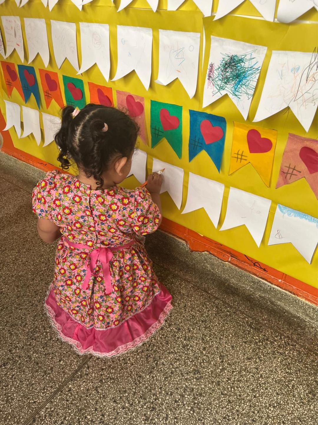 Escolas municipais levam apresentações juninas à Feira Noturna de Bragança Paulista (9)