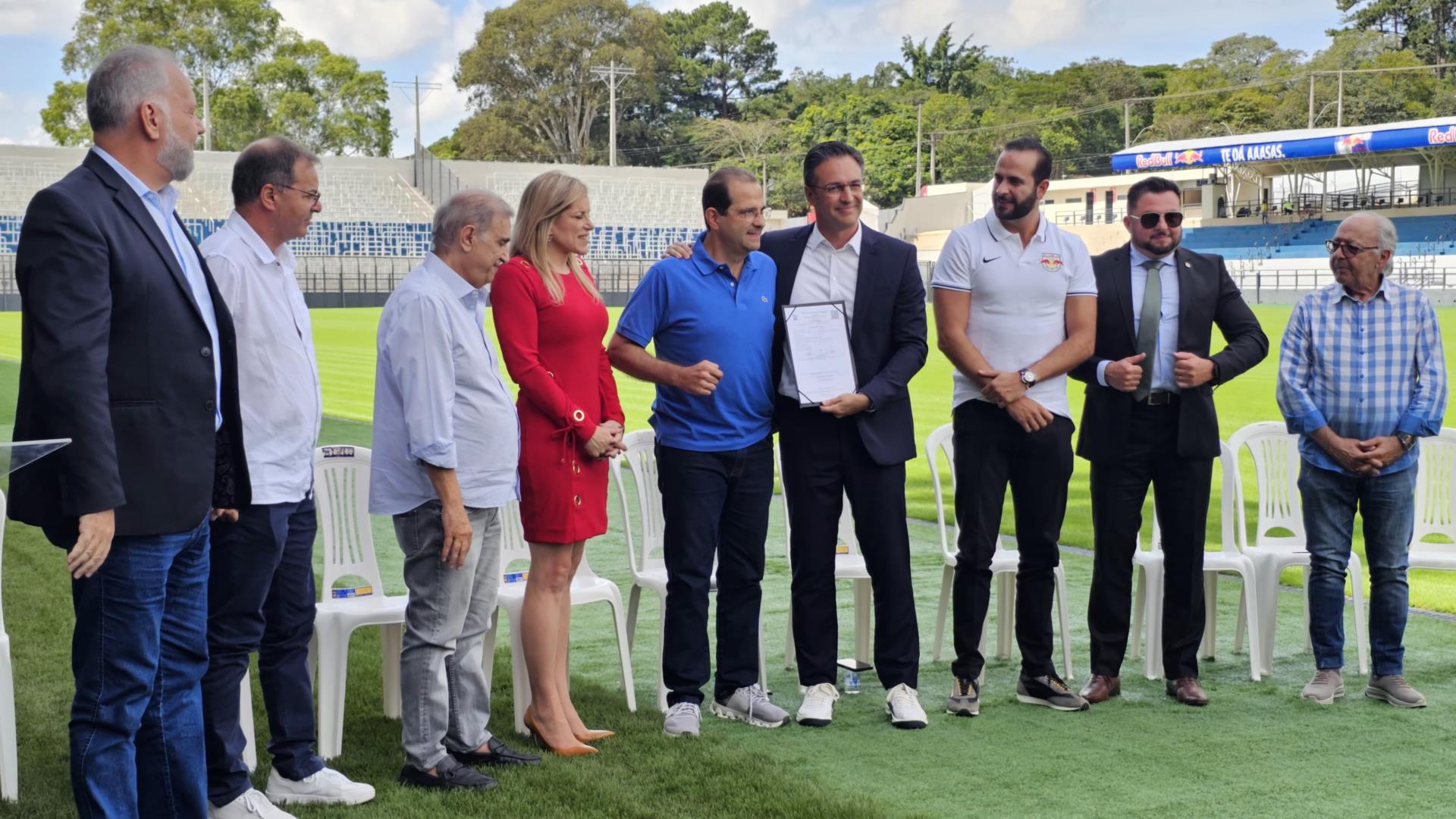 Prefeitura entrega habite-se do Est&aacute;dio C&iacute;cero de Souza Marques ao Red Bull Bragantino (7)