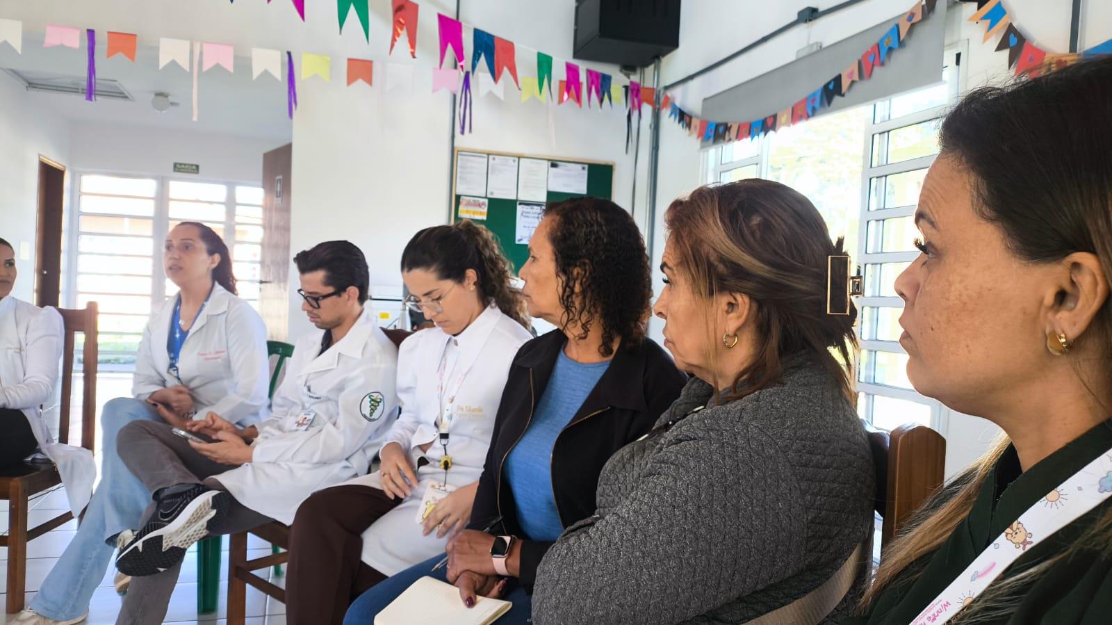 Equipe da ESF Cidade Jardim realiza a&ccedil;&atilde;o de promo&ccedil;&atilde;o &agrave; sa&uacute;de para moradores do Programa Vida Longa (7)