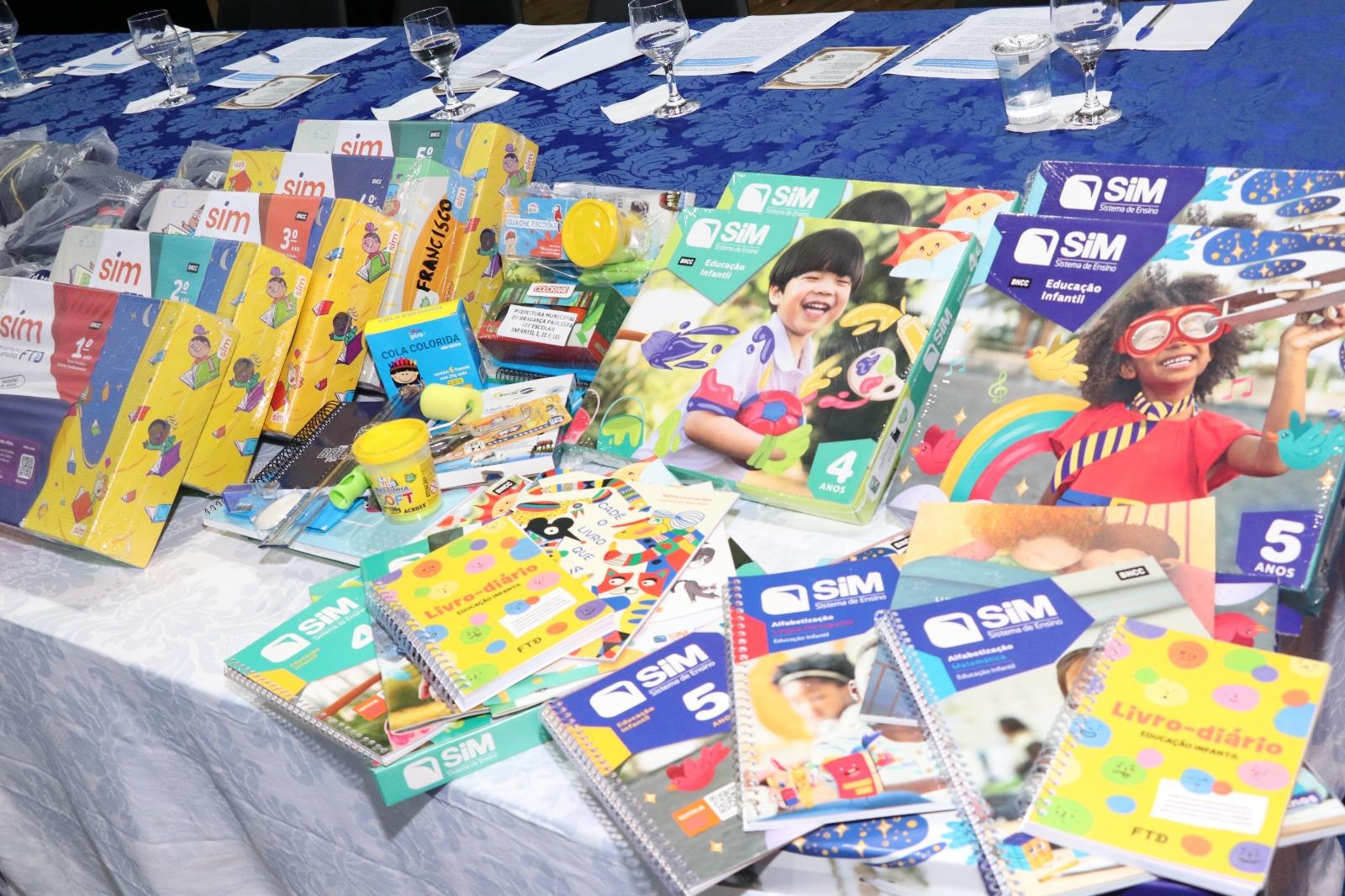 Educação apresenta uniformes, kits escolares e material didático e marca novo c