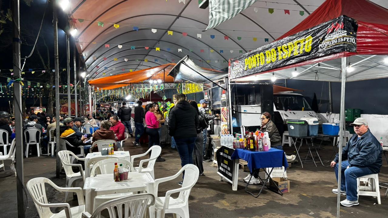 Feira Noturna ter&aacute; show de Marcelo Cowboy e participa&ccedil;&atilde;o da Escola Municipal Carlos Frederico nesta quinta-feira 06