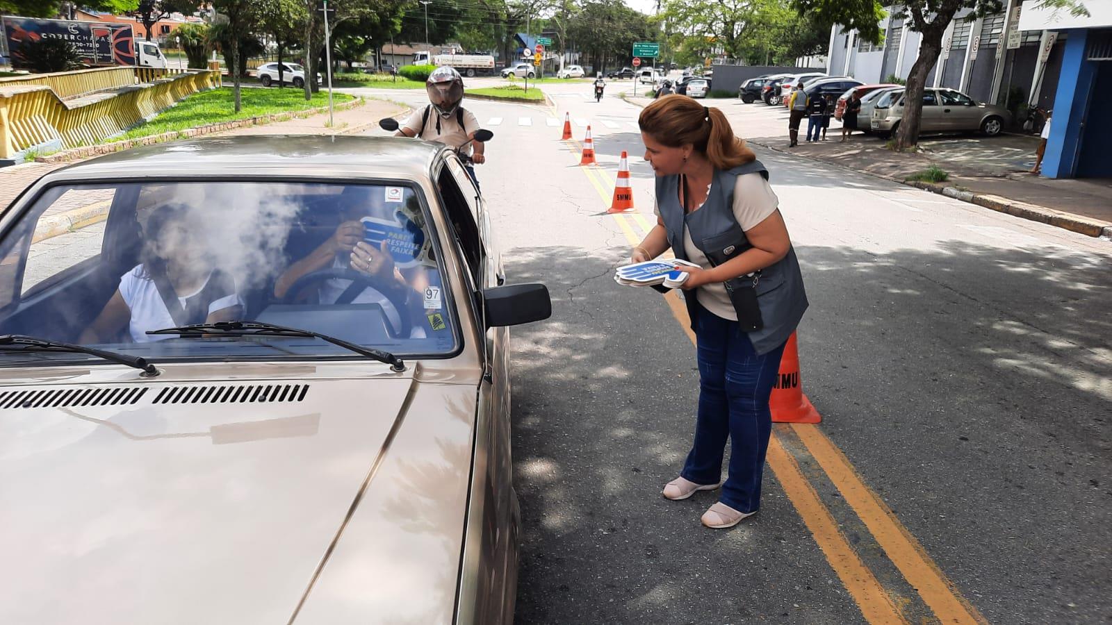 Travessia segura ganhou destaque em a&ccedil;&atilde;o que ocupou ruas e avenidas Foto 07