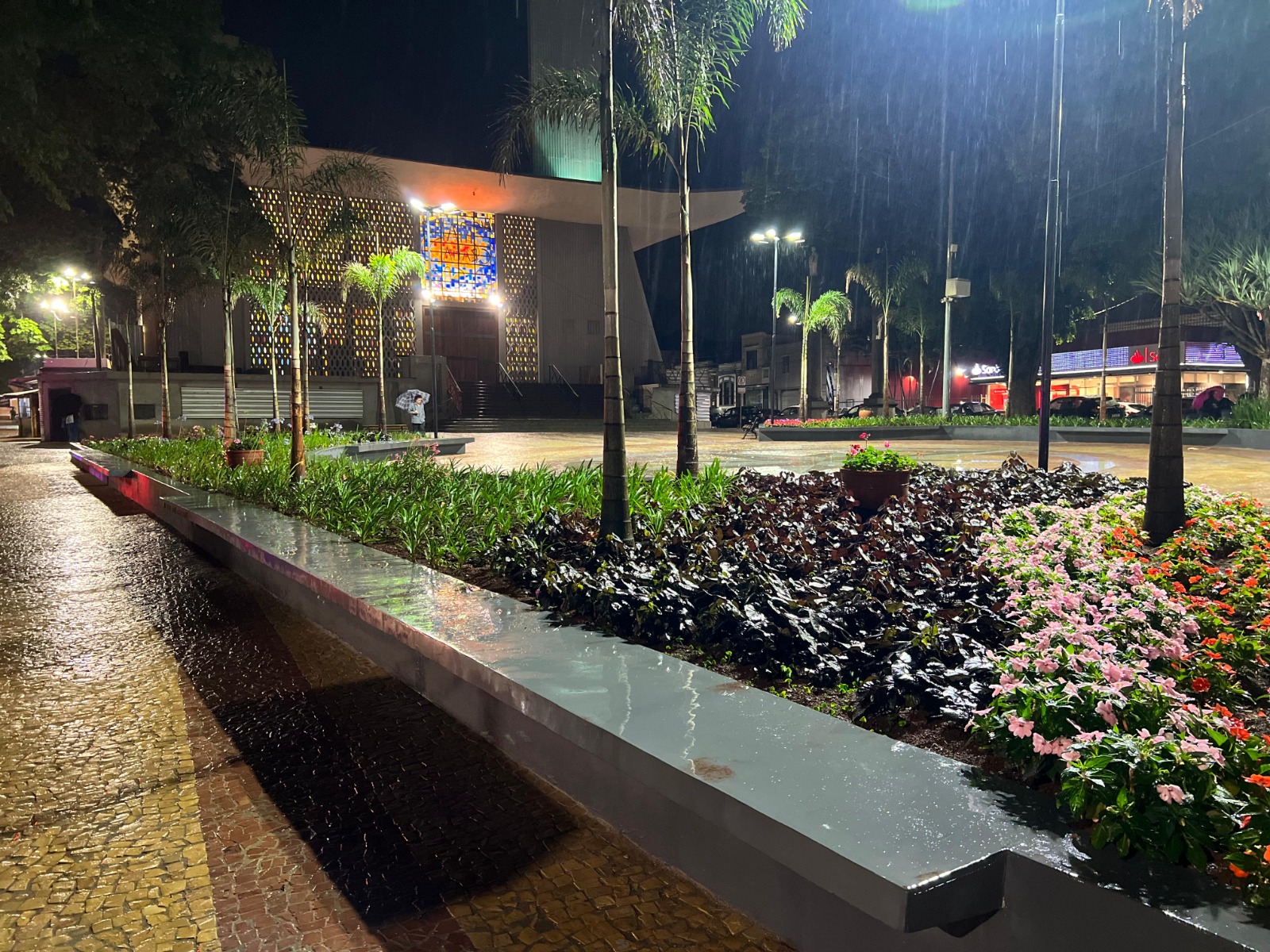 Praça Raul Leme ganha mais vida com revitalização (7)