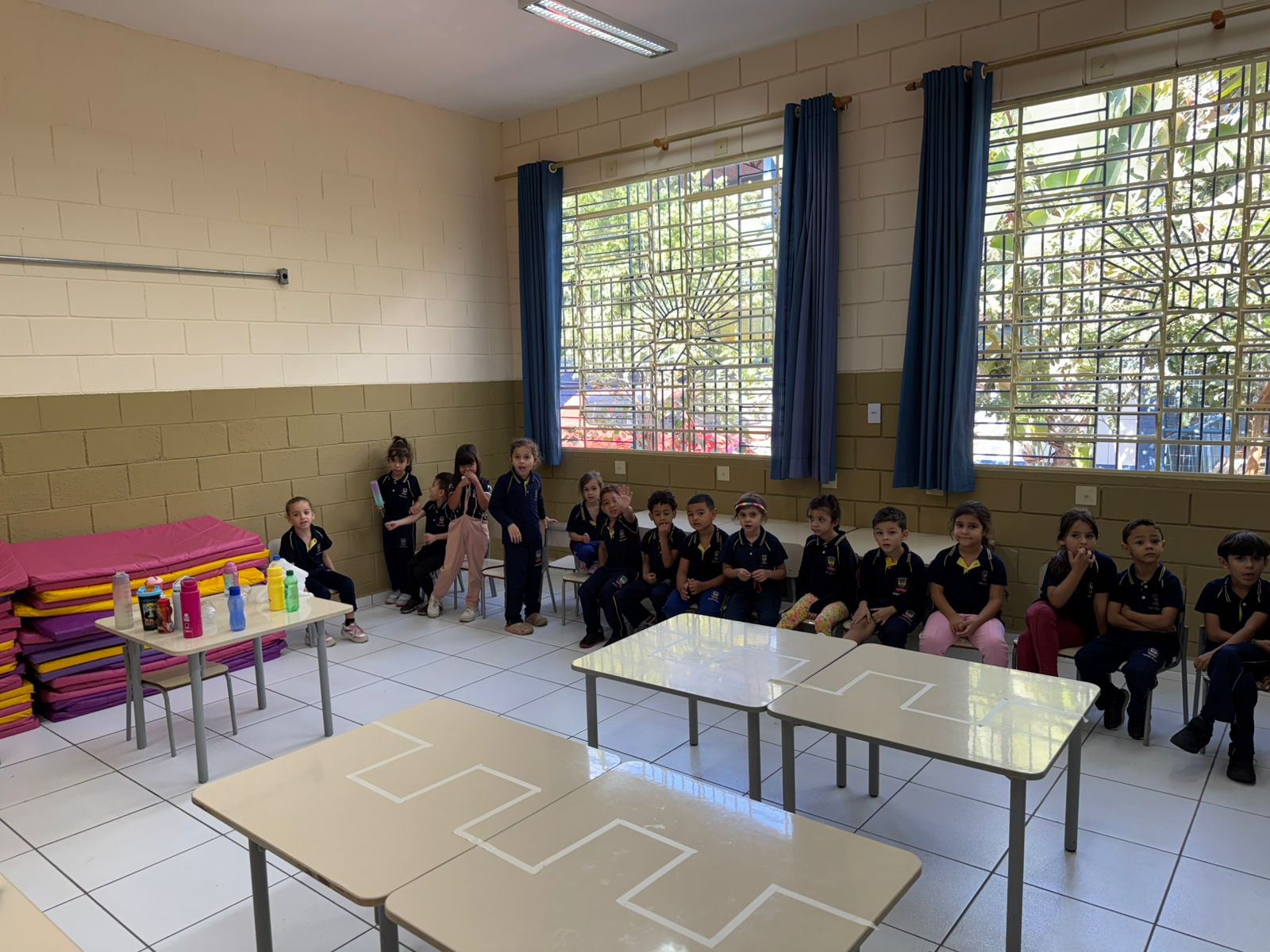 Prefeitura entrega reforma e amplia&ccedil;&atilde;o da Escola Municipal Prof&ordf; Dalva Carmignotto da Gra&ccedil;a e distribui kits e uniform (8)