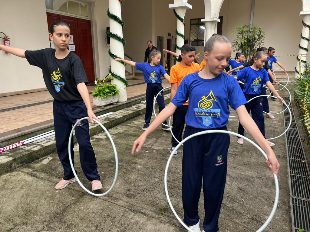14.12.2022 Cantata de Natal do Projeto Musicalizando encanta público no Paço Municipal (7)