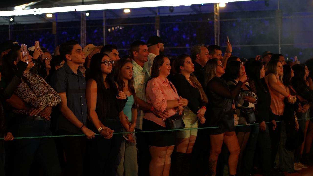 Arena lotada e grandes shows marcam a segunda noite da 59&ordf; Expoagro e 32&ordf; Festa do Pe&atilde;o de Boiadeiro (21)