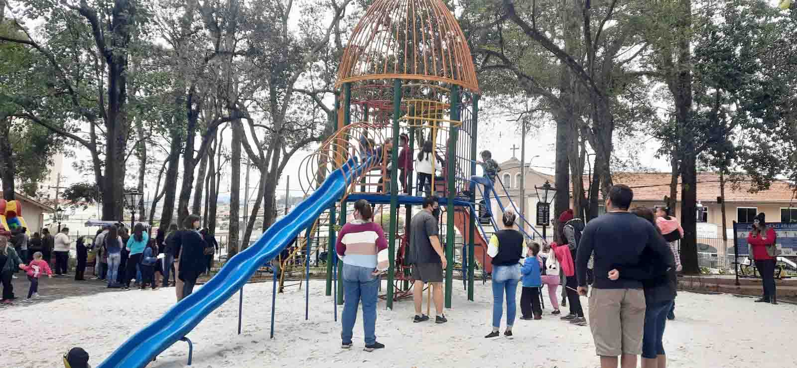 Inaugura&ccedil;&atilde;o do Jardim P&uacute;blico atrai centenas de visitantes (12)