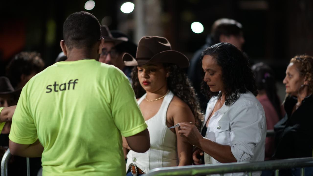 59&ordf; Expoagro e 32&ordf; Festa do Pe&atilde;o de Boiadeiro come&ccedil;a com arena lotada e grandes shows (5)