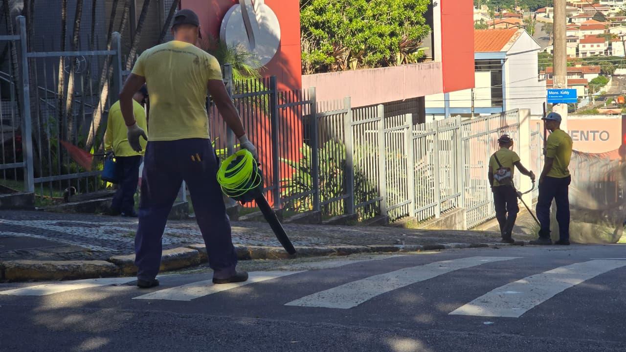 For&ccedil;a-tarefa de zeladoria realiza grande manuten&ccedil;&atilde;o no Centro Foto 08