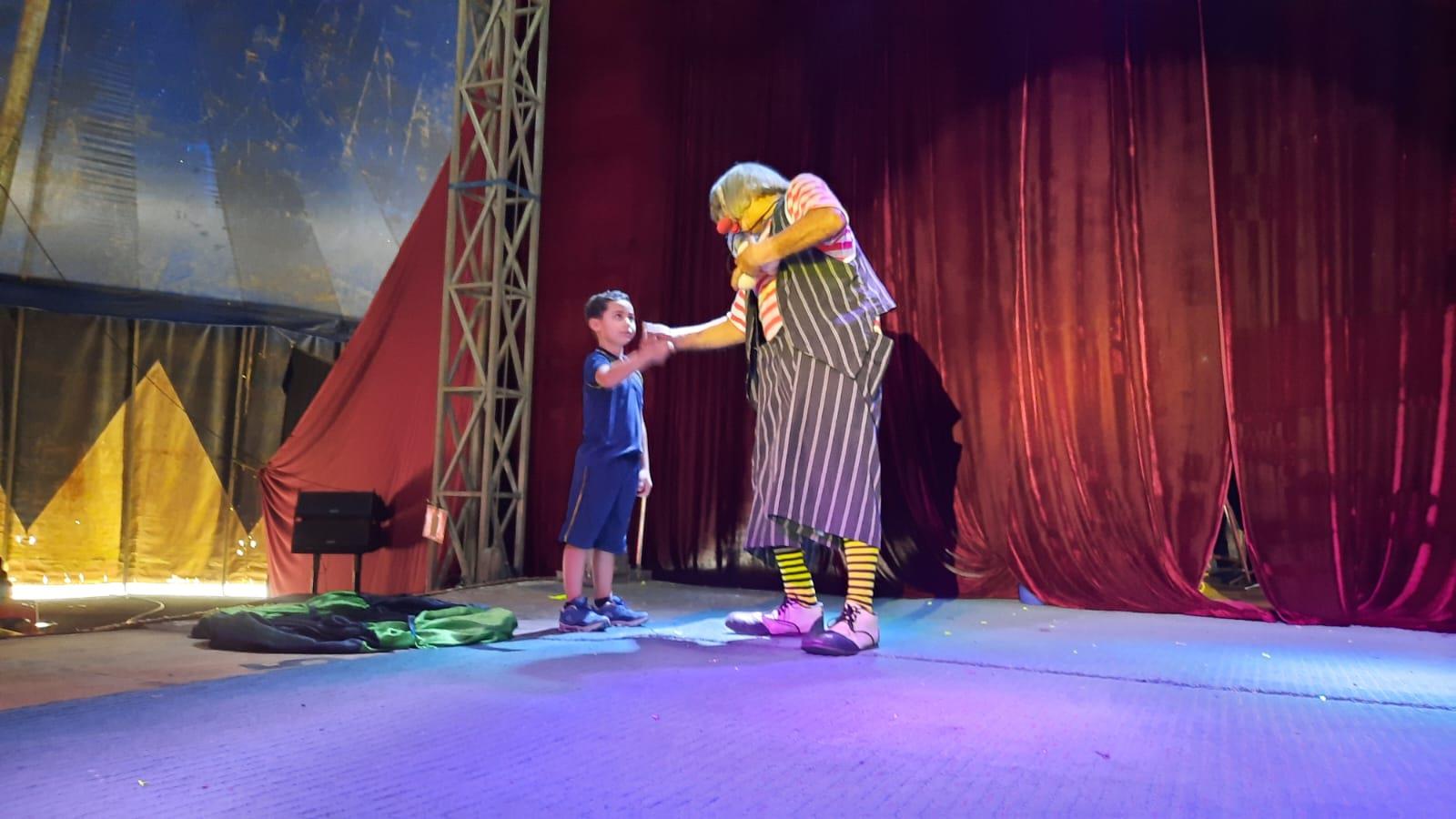 Alunos da rede municipal participam de espet&aacute;culo do Circo Las Vegas (9)