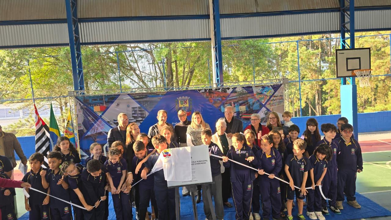 Escola Municipal Prof. Abner Ant&ocirc;nio Sperendio ganha novo visual ap&oacute;s revitaliza&ccedil;&atilde;o 08